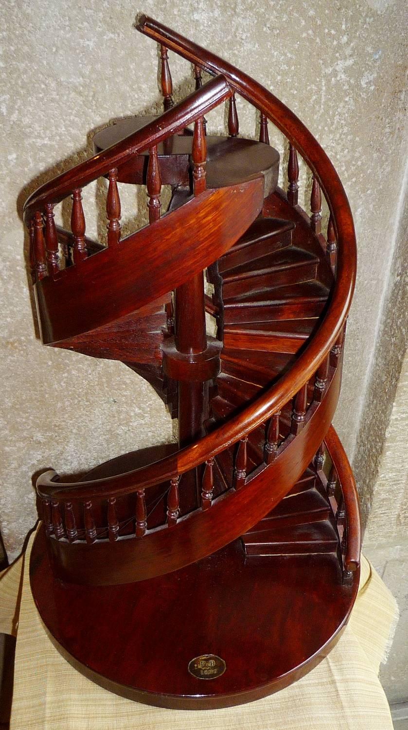 French Mahogany Miniature Double Spiral Staircase, Model by a Craftsman, 1876 In Excellent Condition In Paris, FR