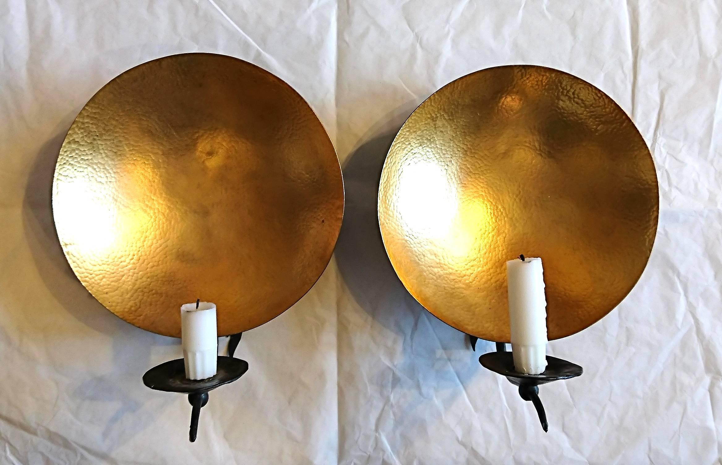 Pair of Wrought and Parcel-Gilt Iron Wall Sconces by Hervé Van Der Straeten In Excellent Condition For Sale In Paris, FR