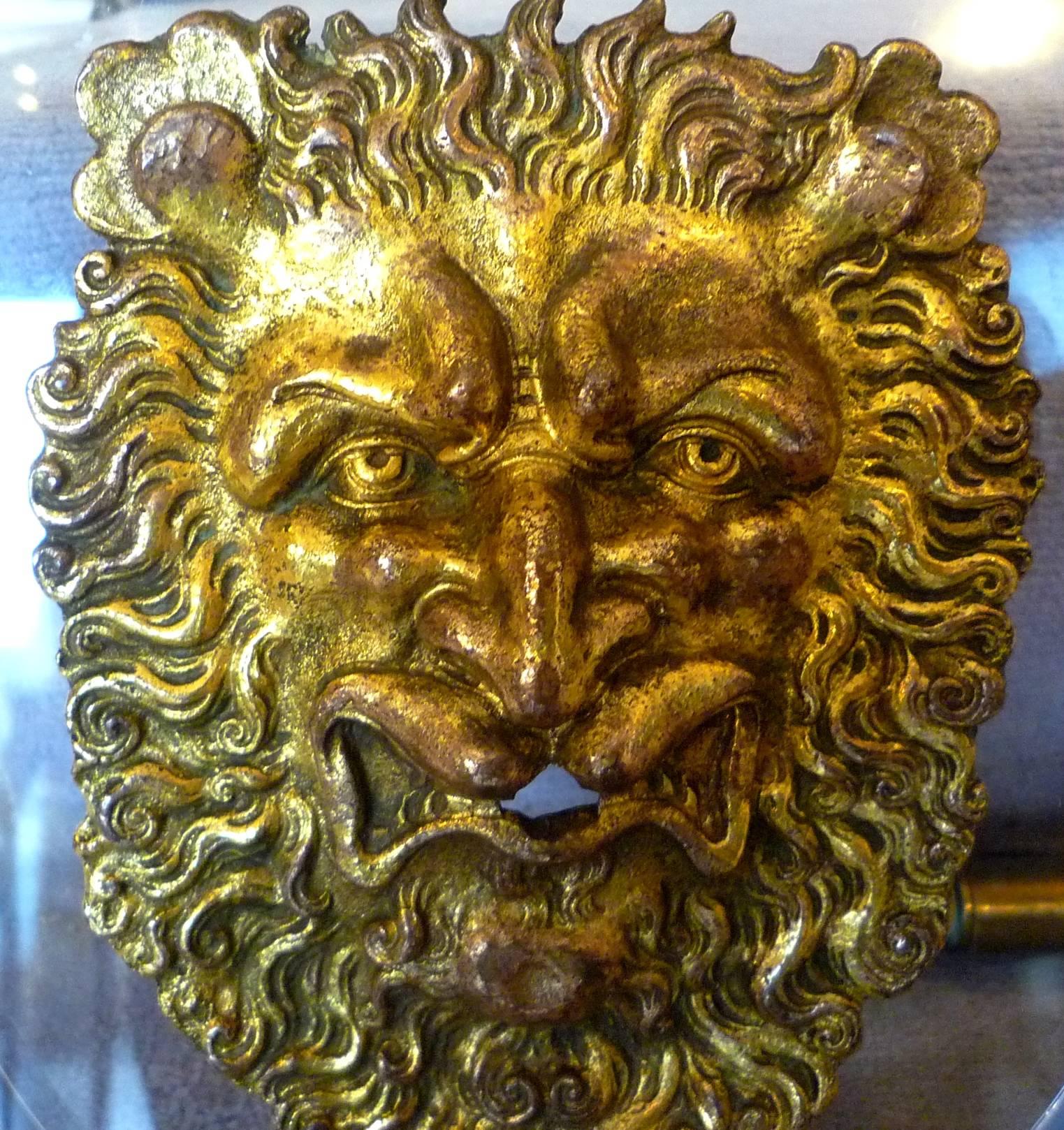 Pair of Roman Renaissance Period Gilt Bronze Masks of Lions, 16th Century In Good Condition In Paris, FR