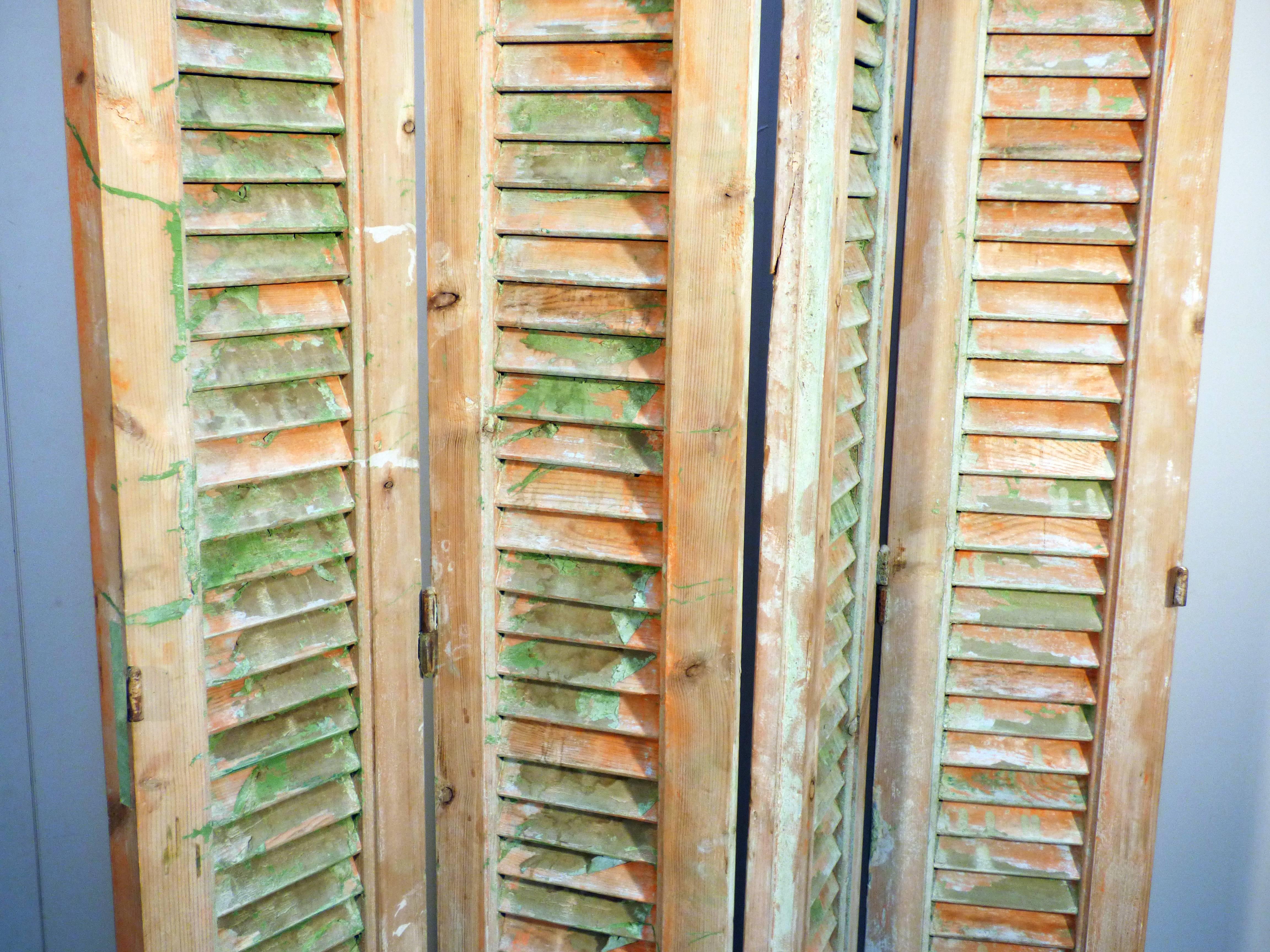 French Wooden Shutters in Original Paint from 1940s In Fair Condition For Sale In Dusseldorf, NRW