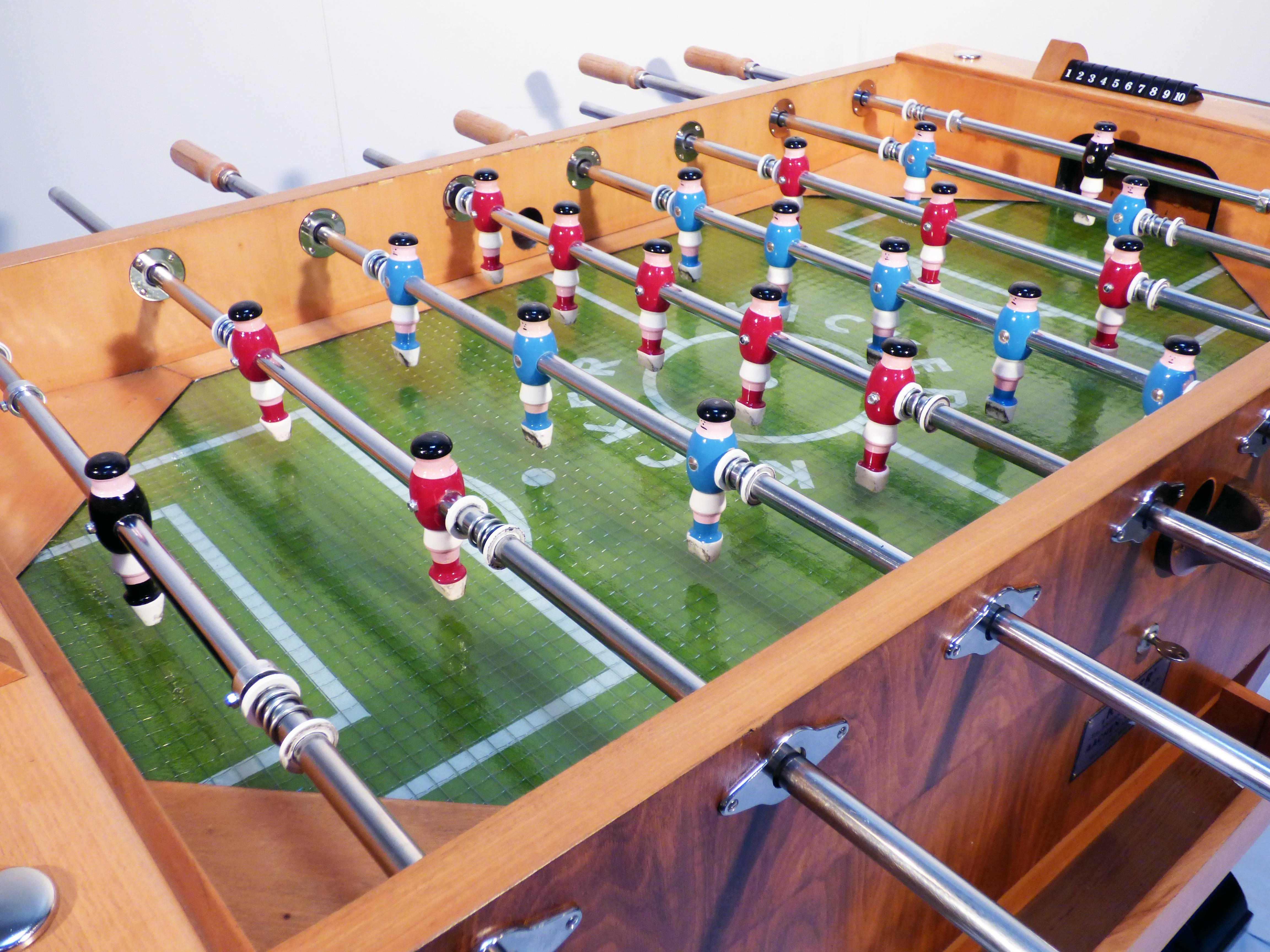 Classic German Table Football or Soccer Kicker from 1960s In Excellent Condition For Sale In Dusseldorf, NRW