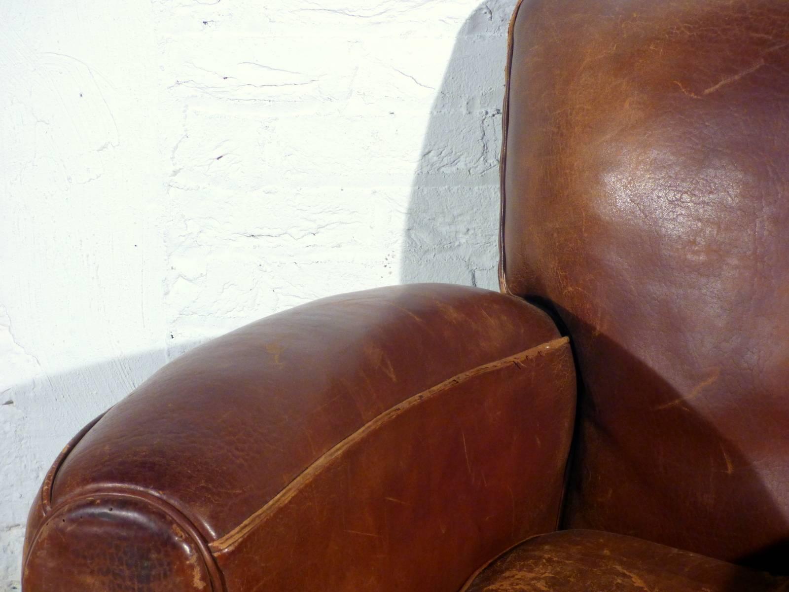 1940s French Mustache Leather Club Chair In Good Condition For Sale In Dusseldorf, NRW