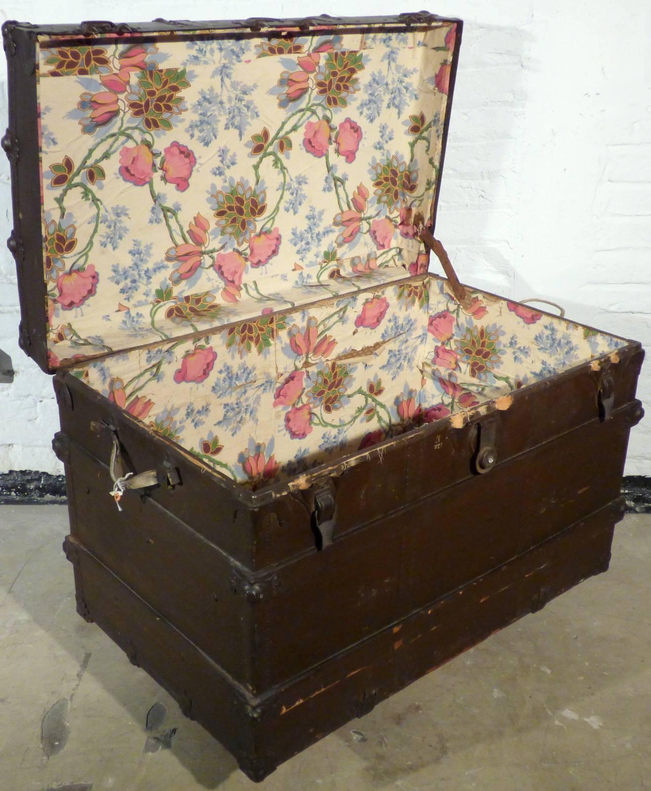 Colonial Steamer Trunk Congo, Early 20th Century For Sale 1