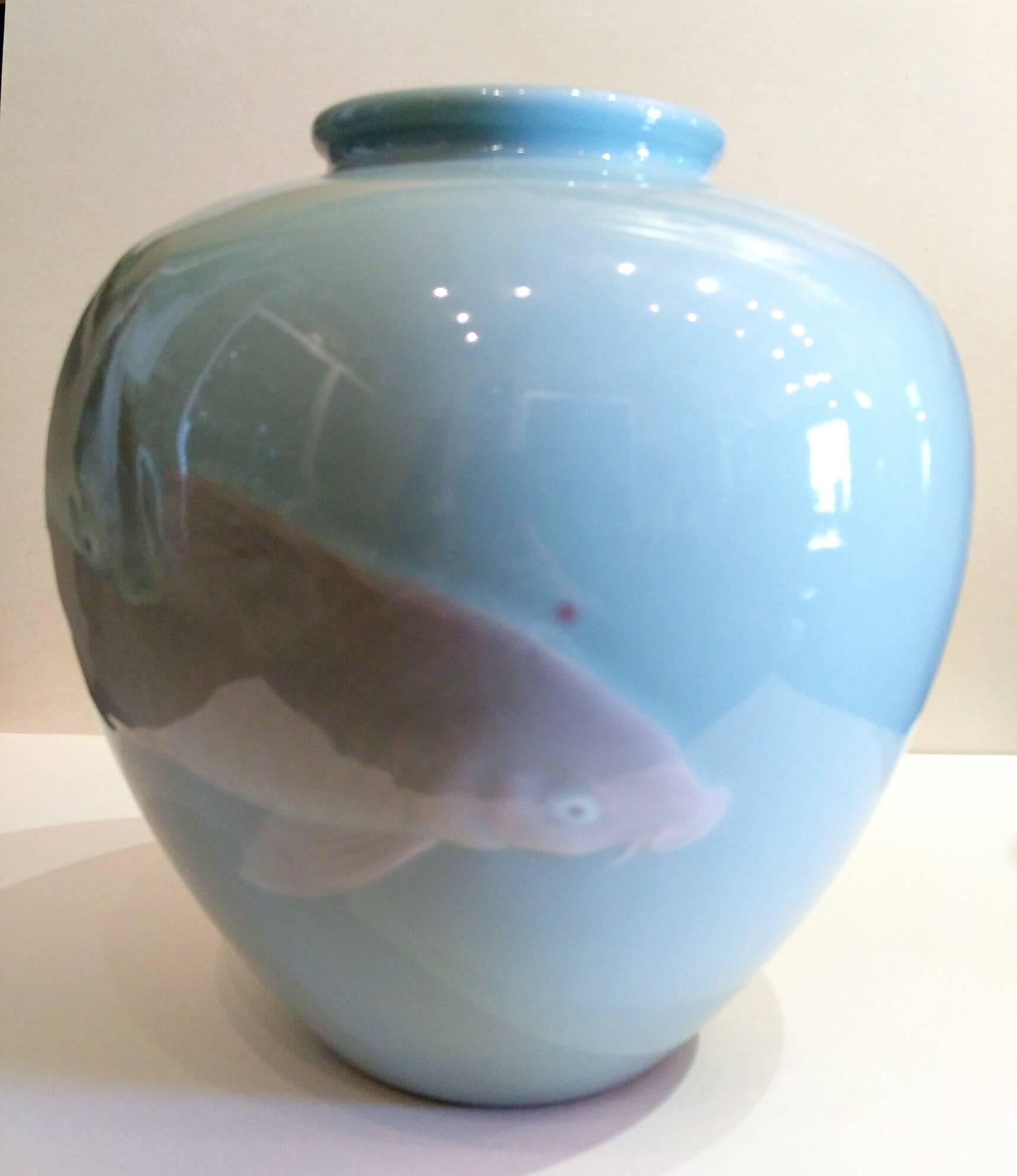 Suwa Sozan. A round celadon vase decorated with swimming grey and copper red carps. Seal mark of Sozan. (1852-1922).