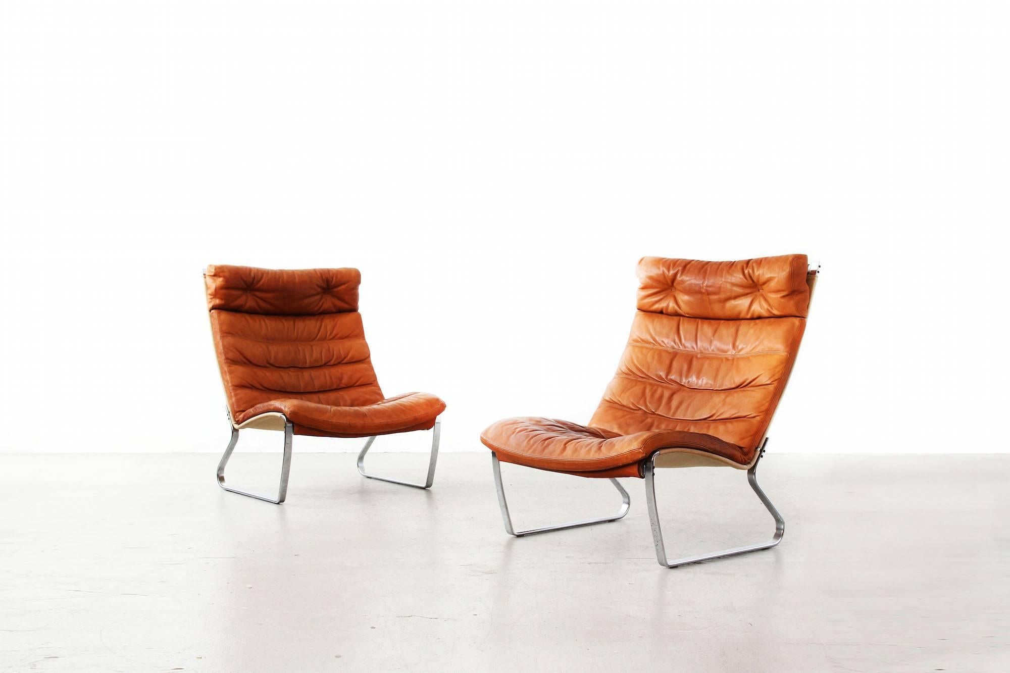 Very beautiful and rare pair of lounge chairs by Jørgen Kastholm for Kill International in the 1960s; made of steel and beautifully patinated leather in cognac-brown, very good condition.