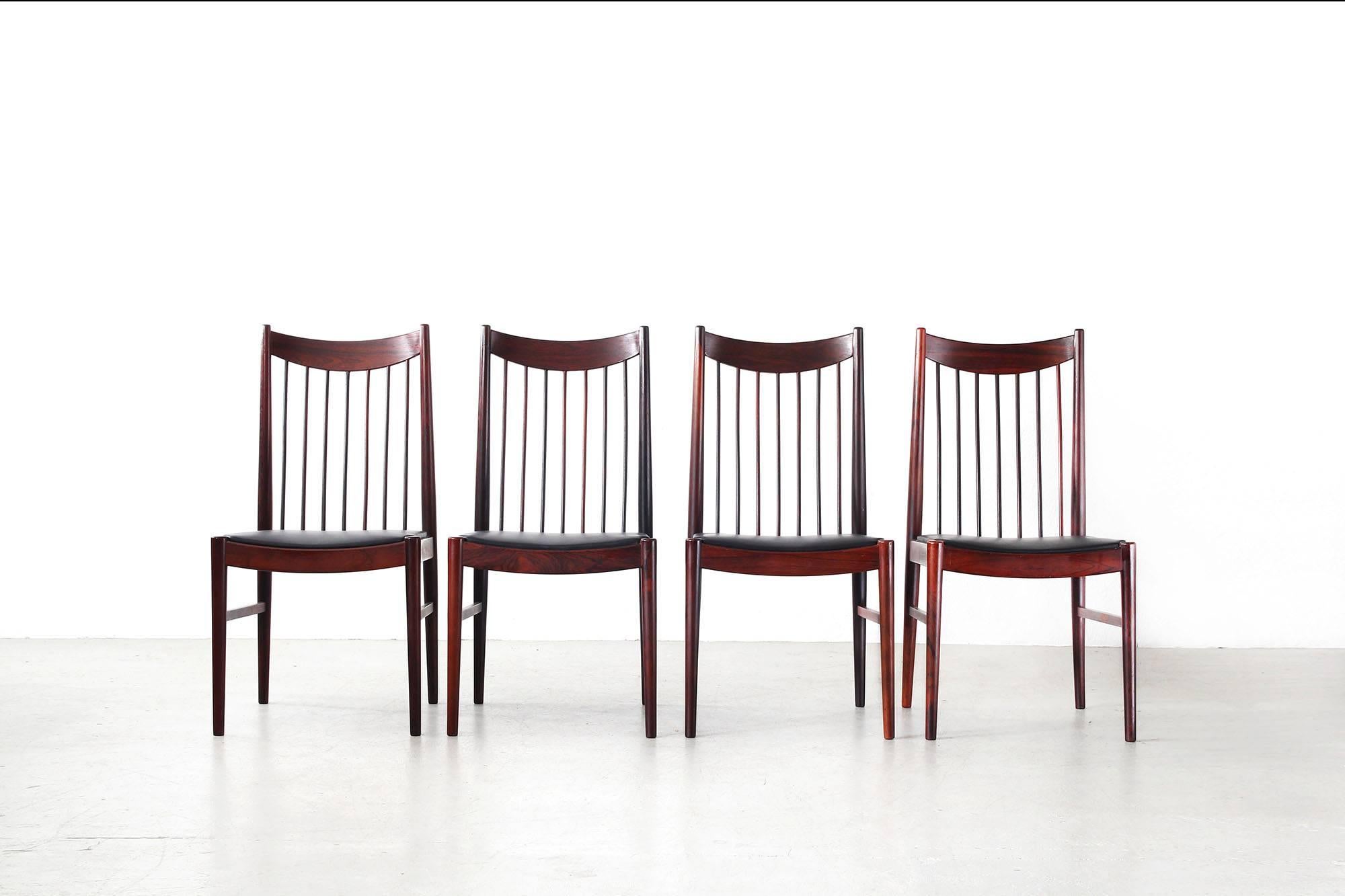 A beautiful set of four dining chairs by Arne Vodder for Sibast.

Designer: Arne Vodder.
Manufacturer: Sibast, Made in Denmark.
Model: 422, rosewood and black leather.

These chairs are in a very good condition.
All chairs were newly
