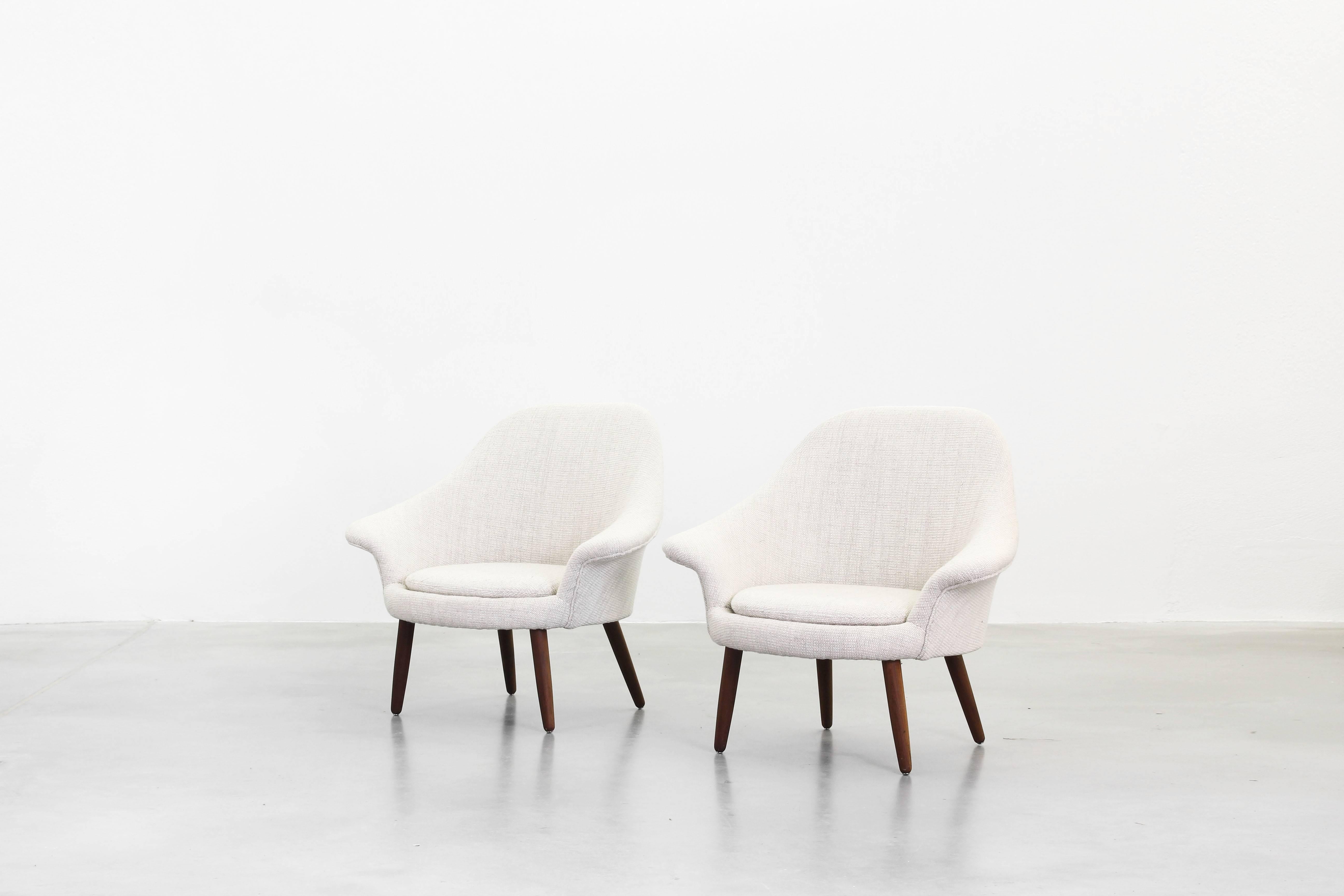 20th Century Pair of Danish Lounge Chairs in the Style of Hans Wegner Hans Olsen, Finn Juhl