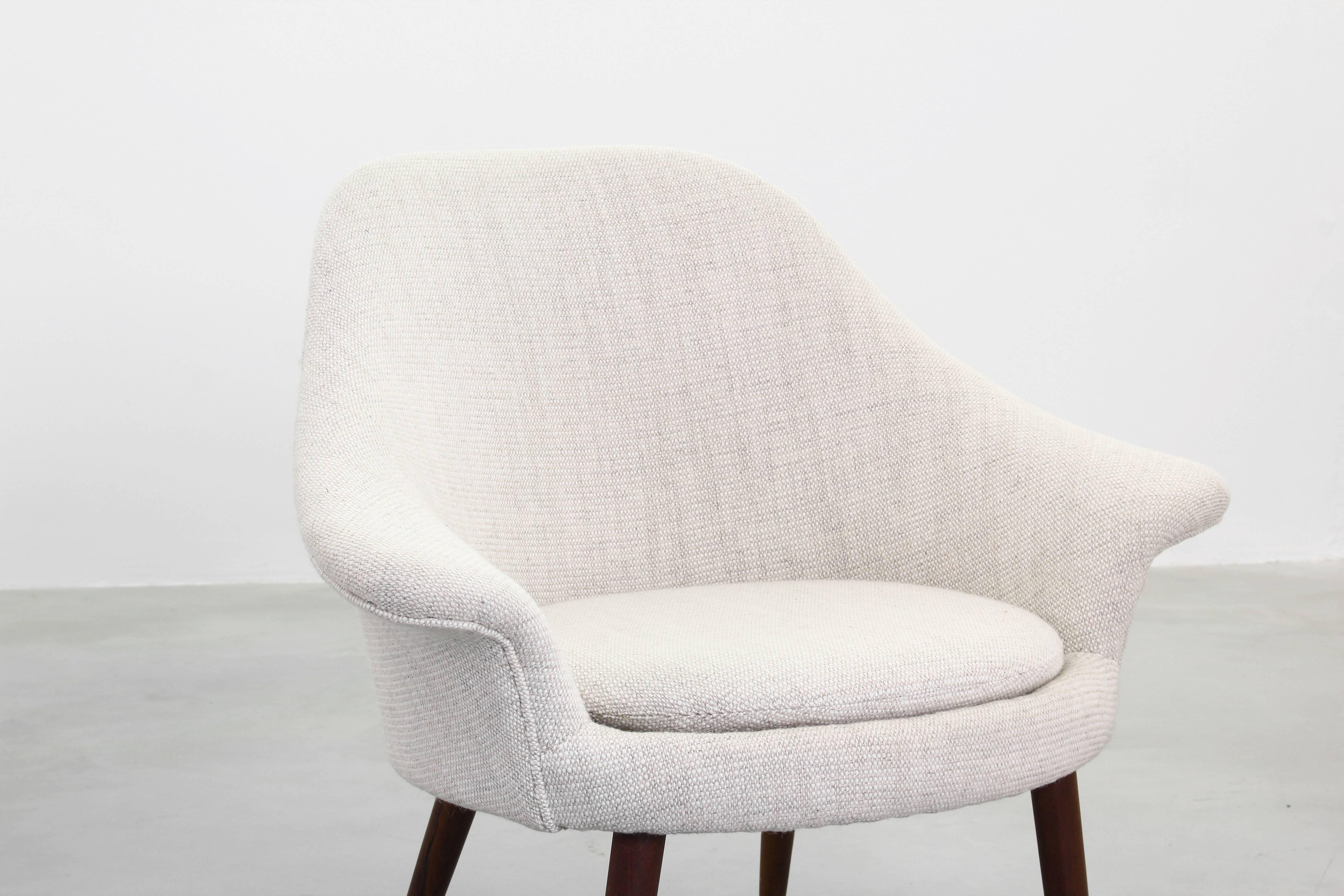 Pair of Danish Lounge Chairs in the Style of Hans Wegner Hans Olsen, Finn Juhl 1