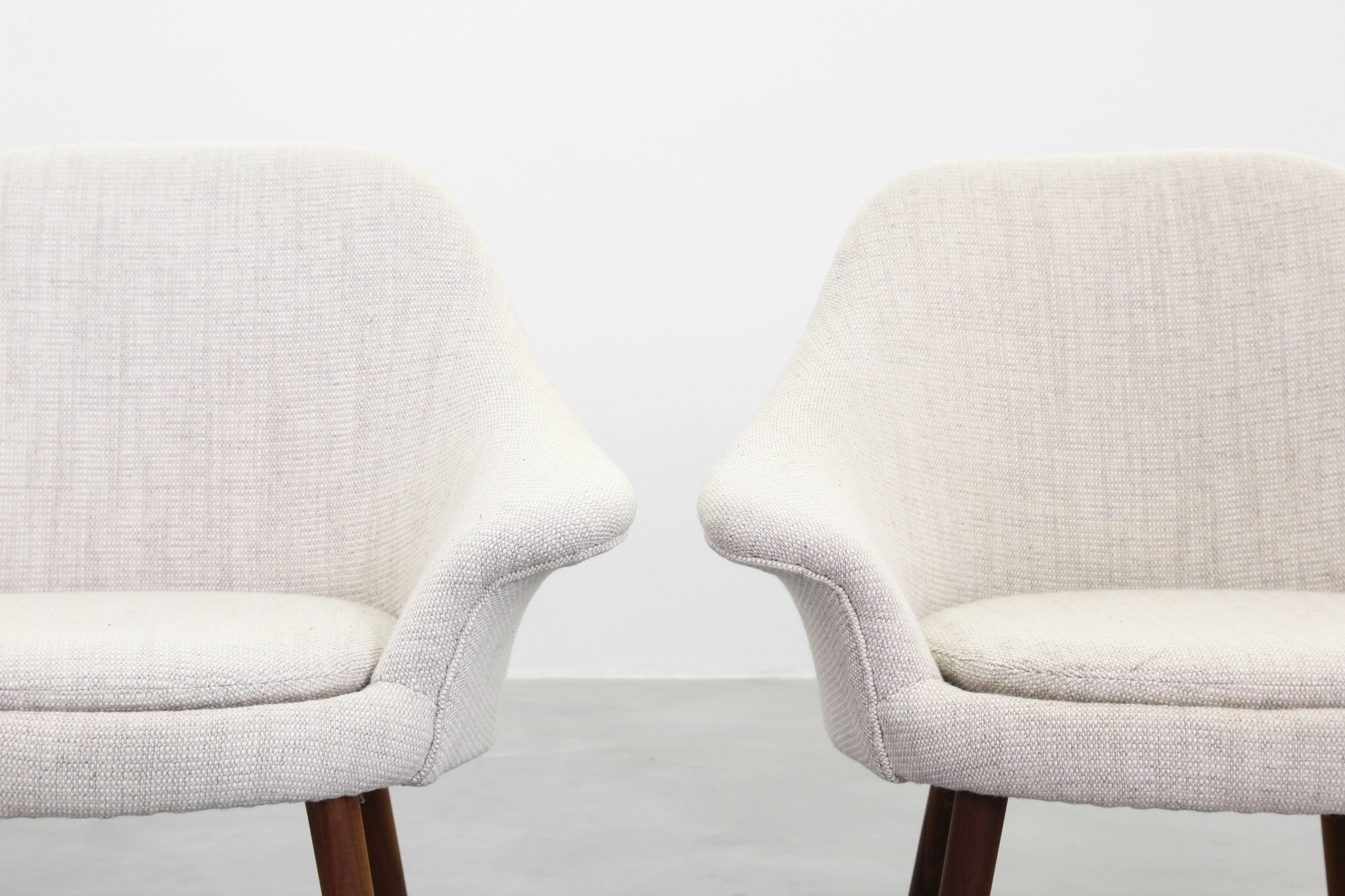 Pair of Danish Lounge Chairs in the Style of Hans Wegner Hans Olsen, Finn Juhl 2