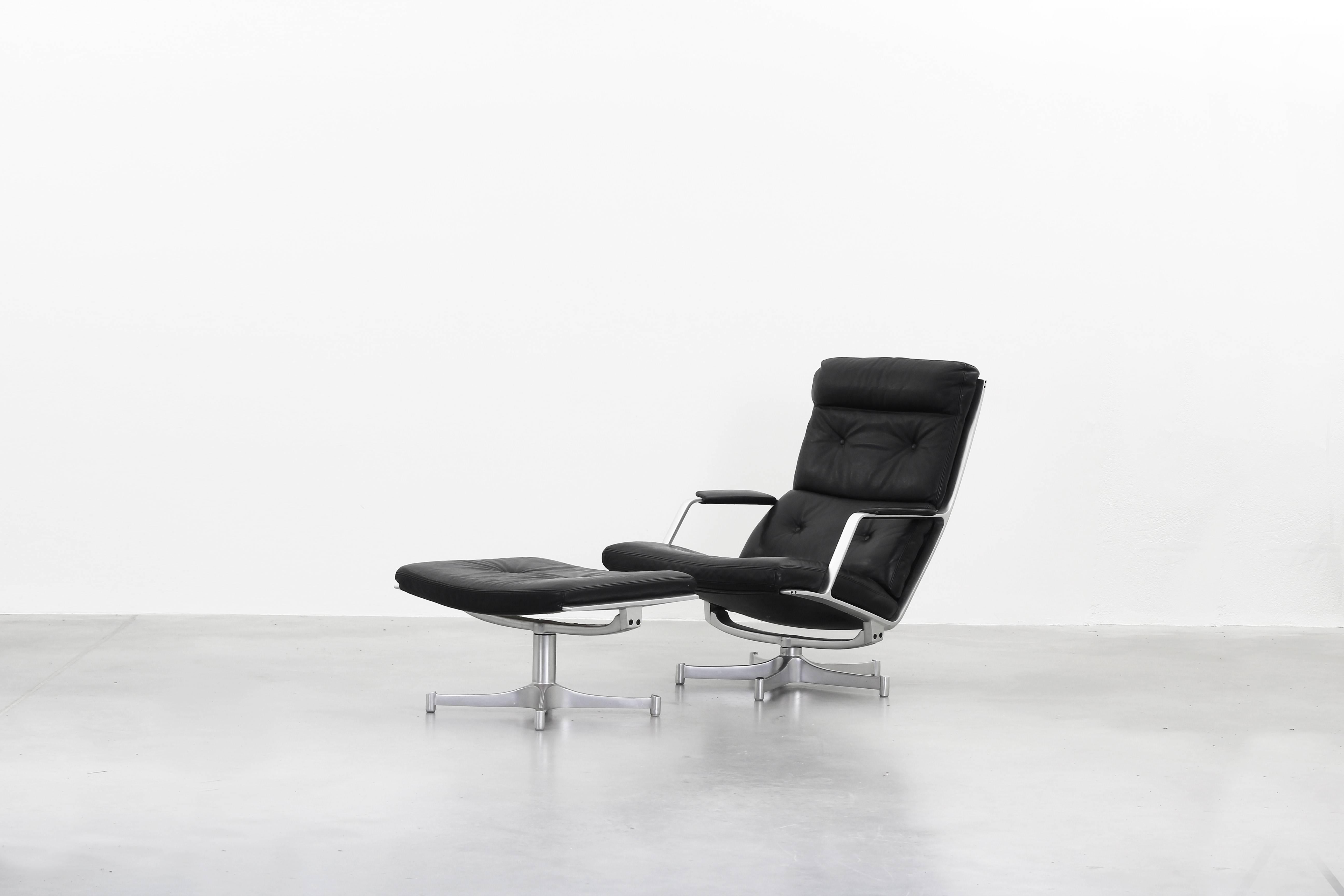 Beautiful lounge chair with Ottoman by Preben Fabricius and Jørgen Kastholm for Kill International, designed in 1968, made in Germany.
The lounge chair is in a very good condition with just little signs of use.
We offer worldwide shipping. Please