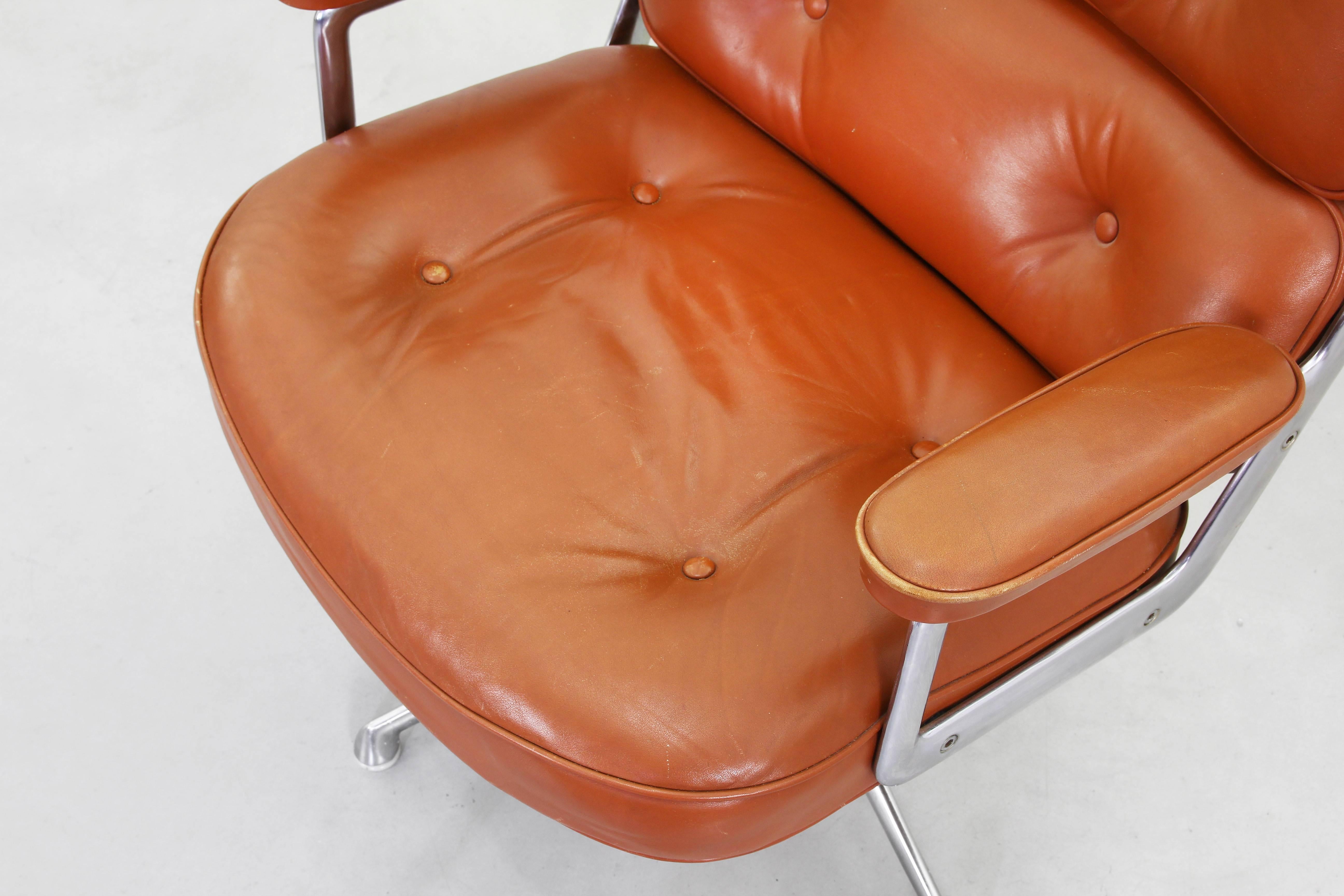 Aluminum Pair of Lounge Lobby Chairs ES105 by Charles Ray Eames for Herman Miller