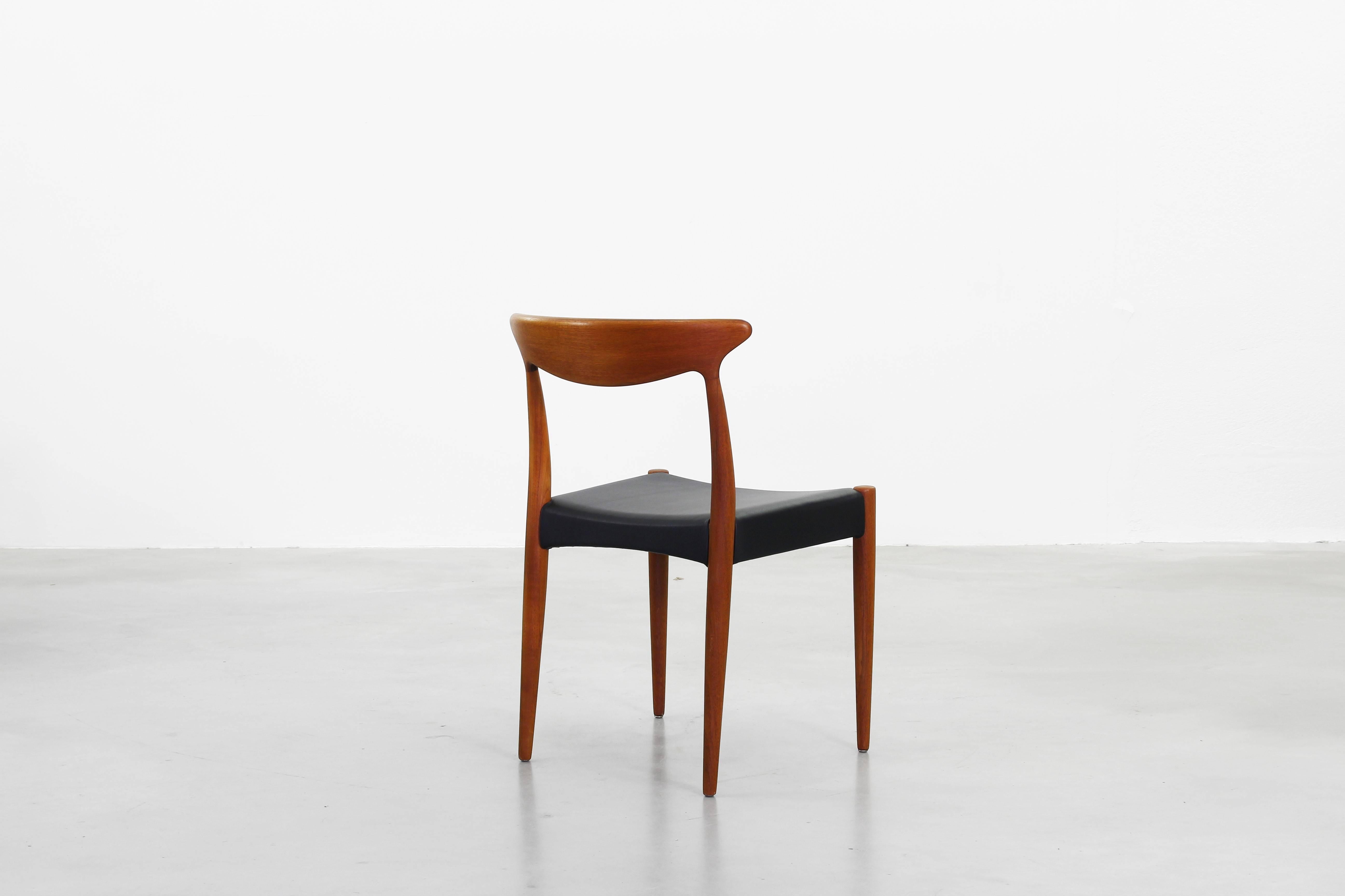 Leather Set of Six Beautiful Dining Chairs by Arne Hovmand Olsen for Mogens Kold