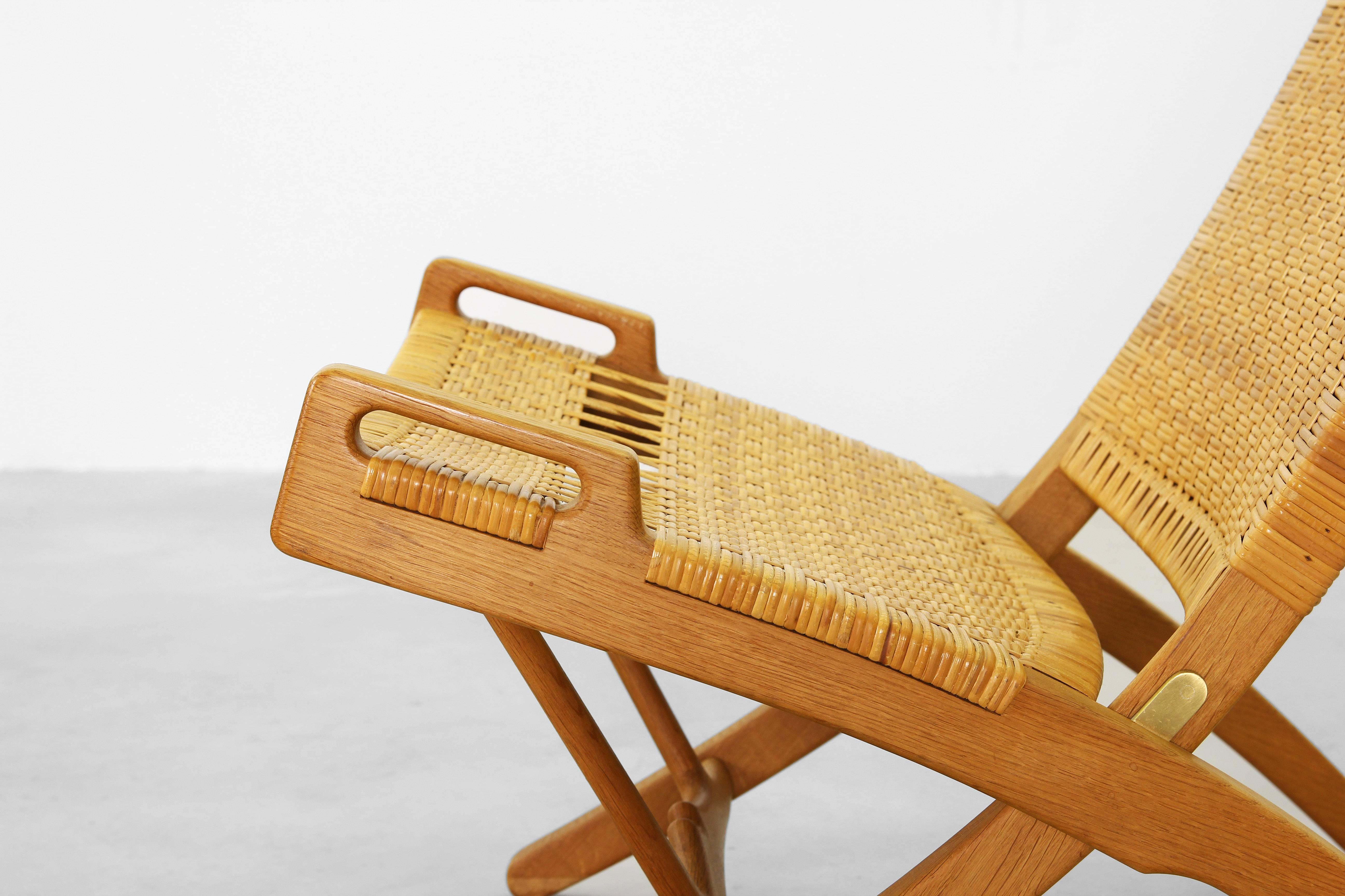 20th Century Pair of Folding Lounge Chairs by Hans J. Wegner for Johannes Hansen