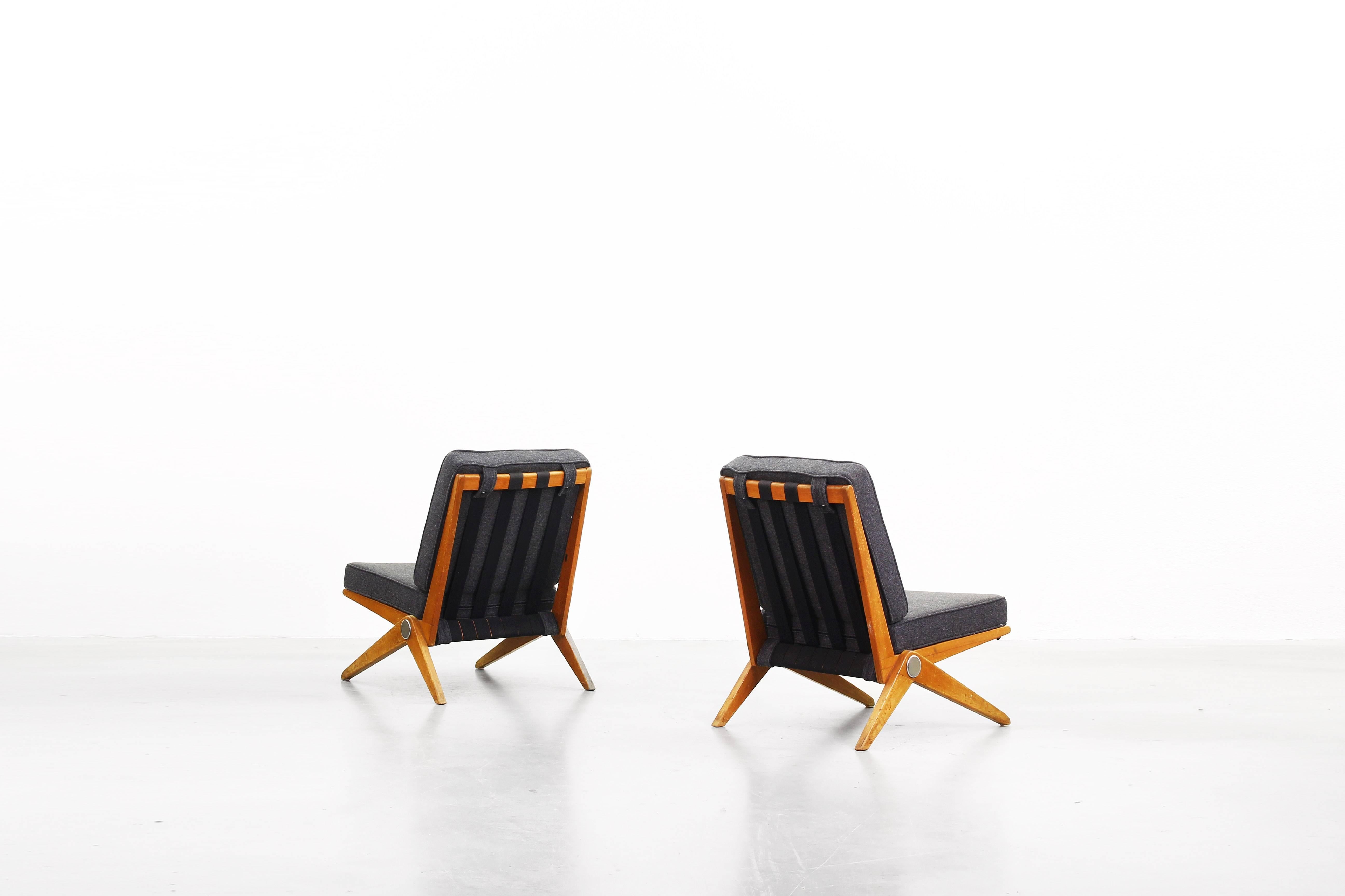 Pair of Scissor Lounge Chairs by Pierre Jeanneret for Knoll International, 1957 In Good Condition In Berlin, DE