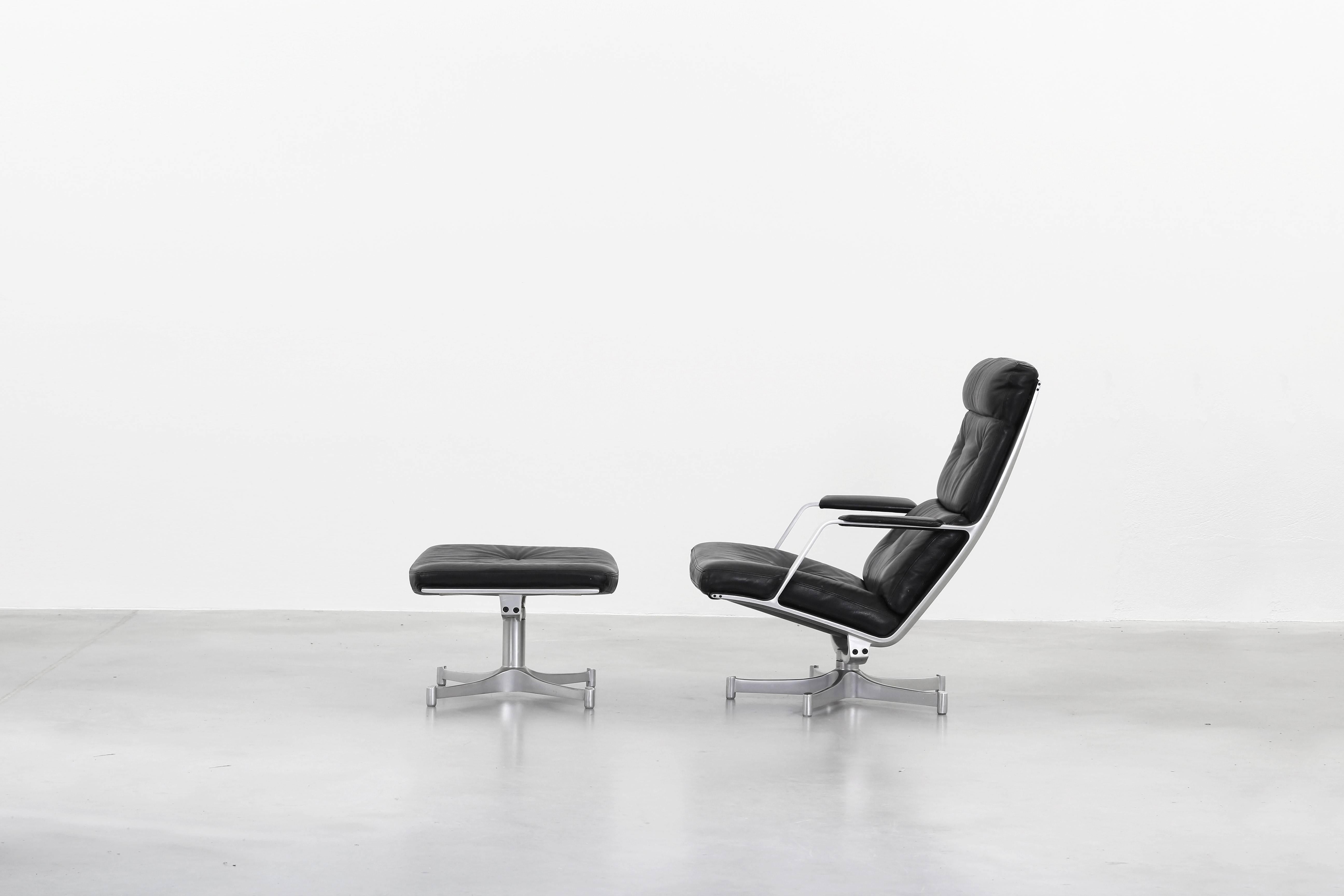 Lounge Chair with Ottoman by Fabricius & Kastholm for Kill International FK 85 im Zustand „Hervorragend“ in Berlin, DE