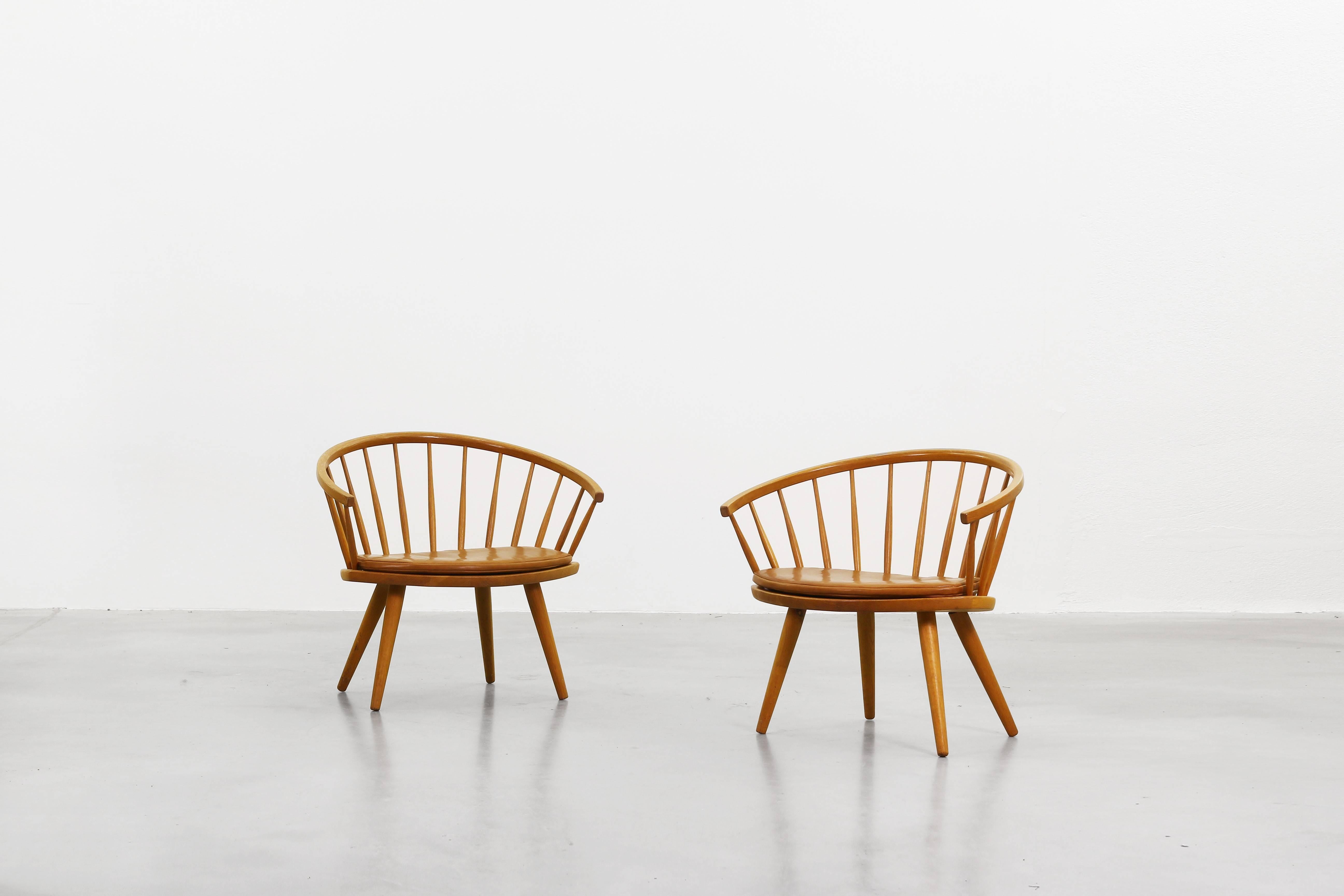A very beautiful pair of lounge chairs designed by Yngve Ekström for Stolab, manufactured in the 1950s in Sweden. Both chairs are made of oak and are in a very good condition with little signs of use.
