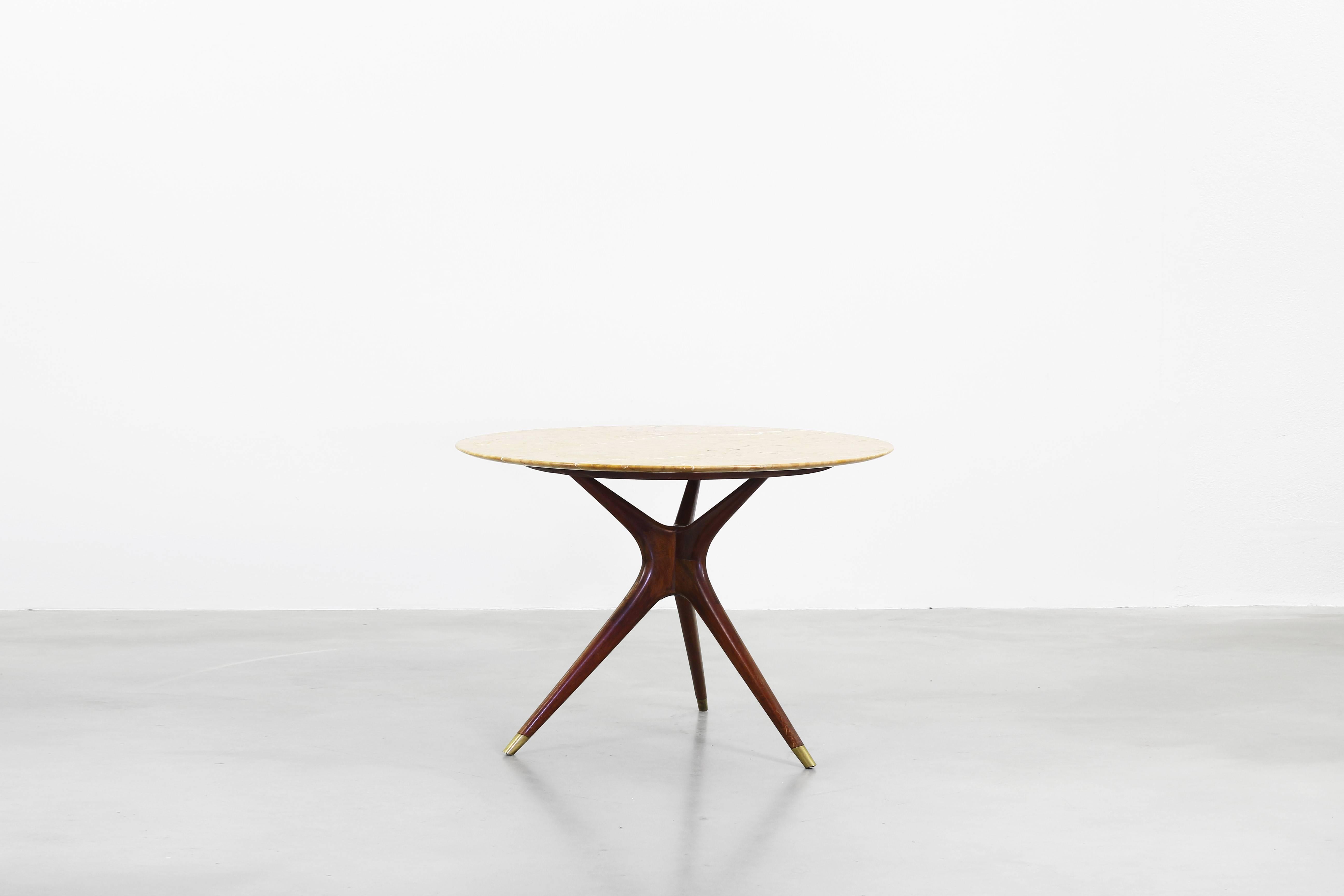 This very elegant and minimalistic table was designed by Ico Parisi for Ariberto Colombo in 1949, Italy.
The table is in a very good condition without any cracks or harder damages. The frame is made of rosewood and the tabletop comes with a yellow