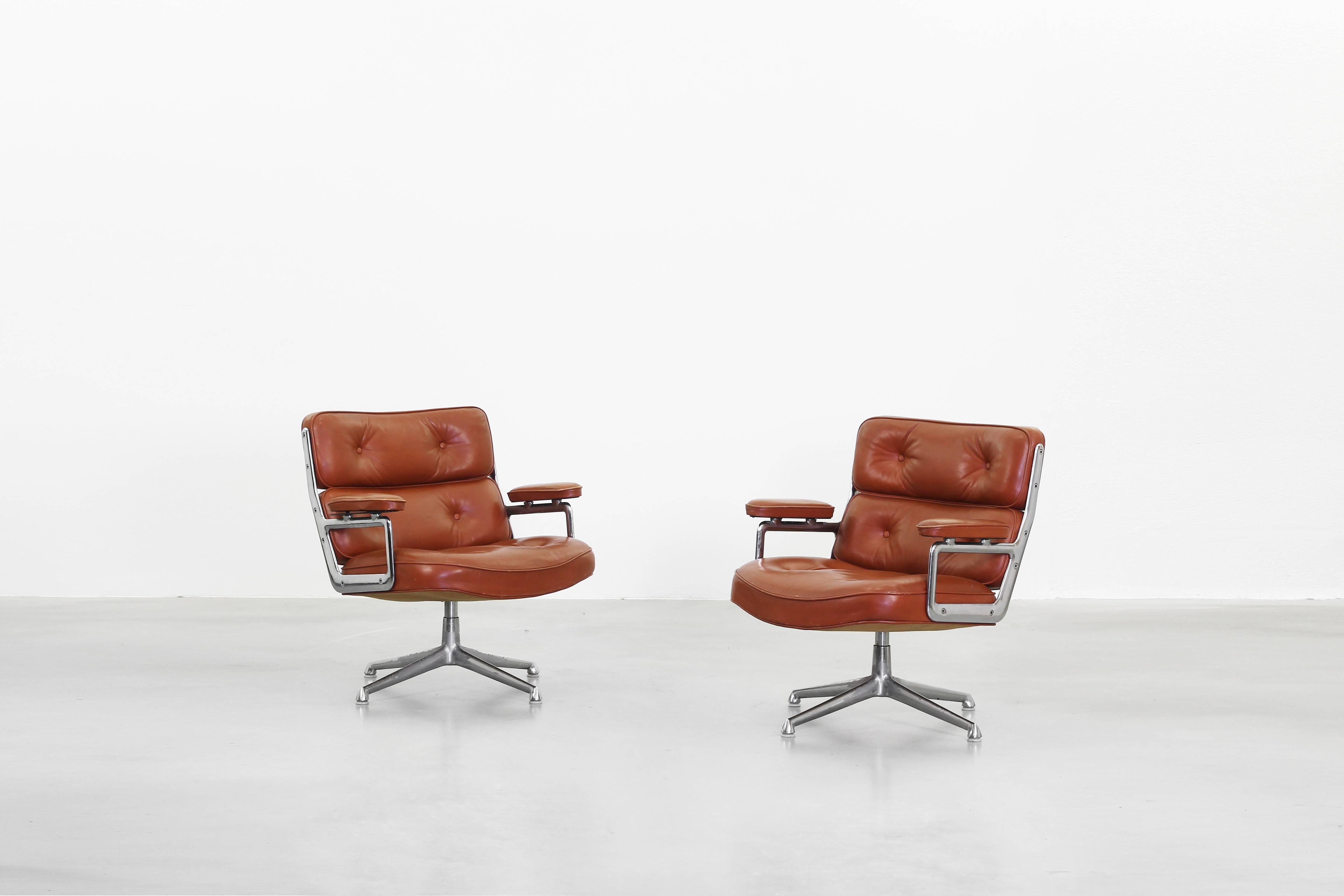 A beautiful pair of Lobby Chairs, Mod. 675 , ES 105 also known as the 