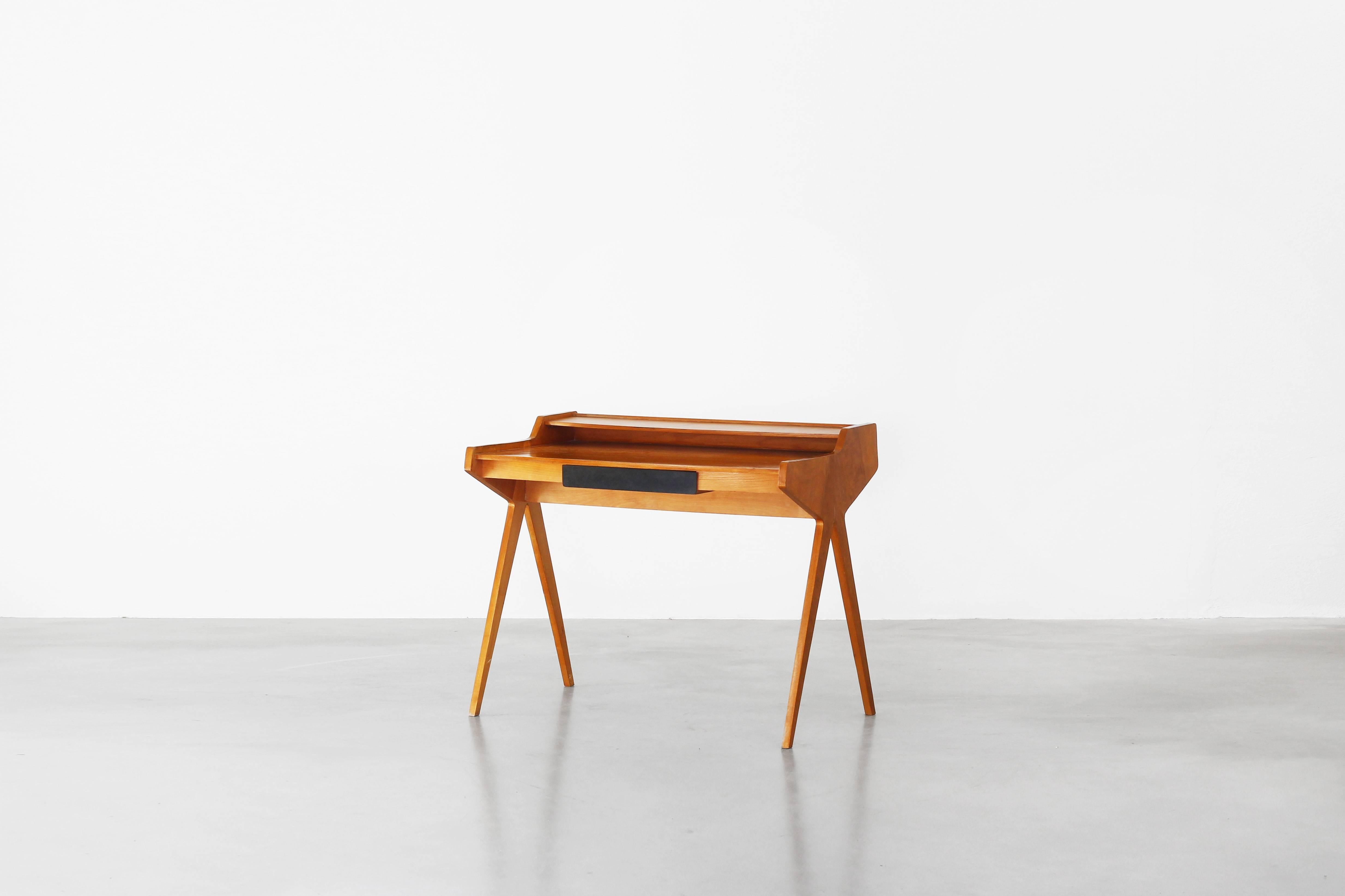 Very beautiful desk designed by Helmut Magg for WK Möbel, Germany 1955.
The desk is made of nutwood and is still in a very good condition with signs of use.