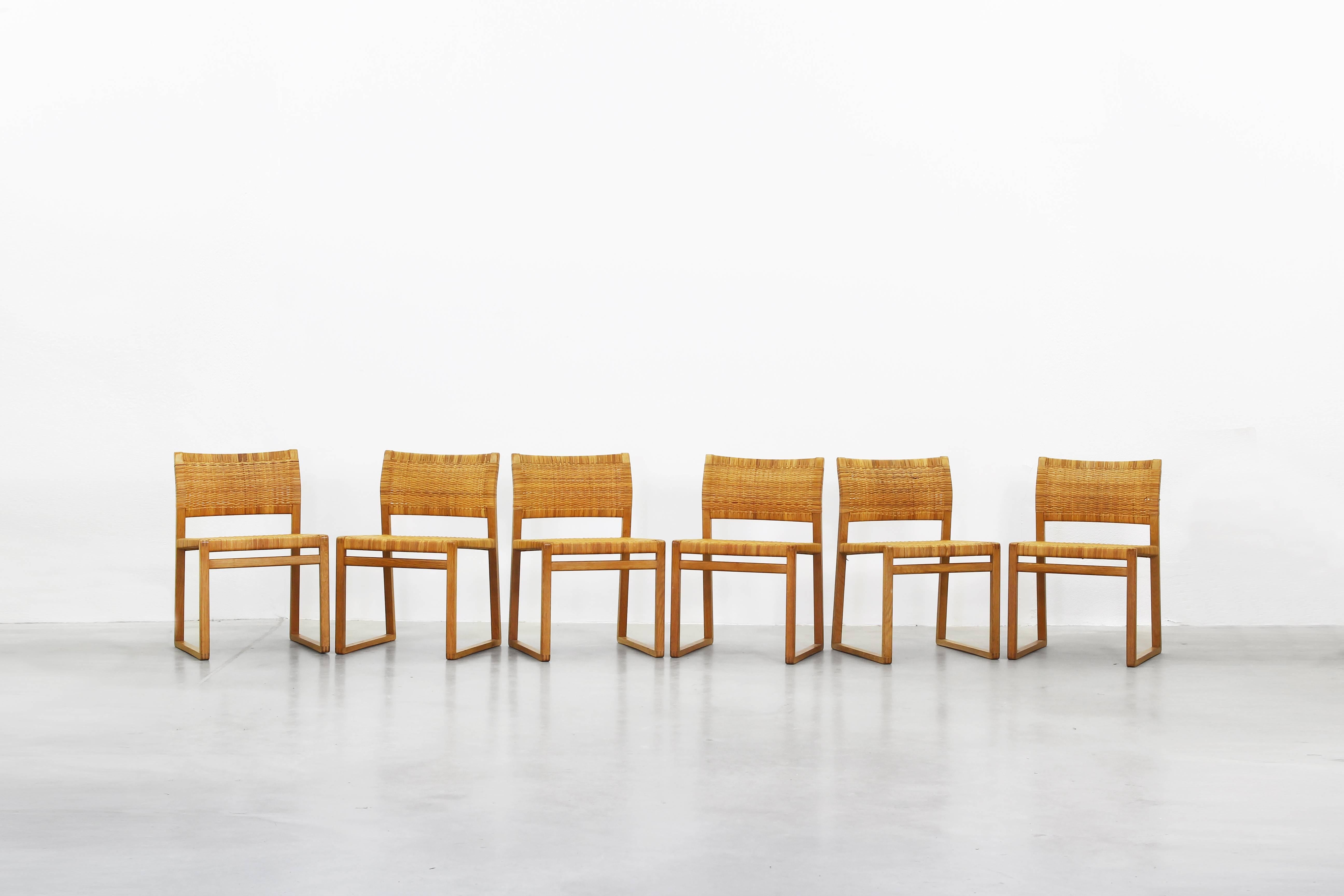 A very beautiful set of dining chairs Mod. BM 61 designed by Børge Mogensen for Fredericia Stolefabrik, Denmark. All chairs are in a very good condition with just little traces of usage. The frame made of oak comes in a great patinated wood. We have