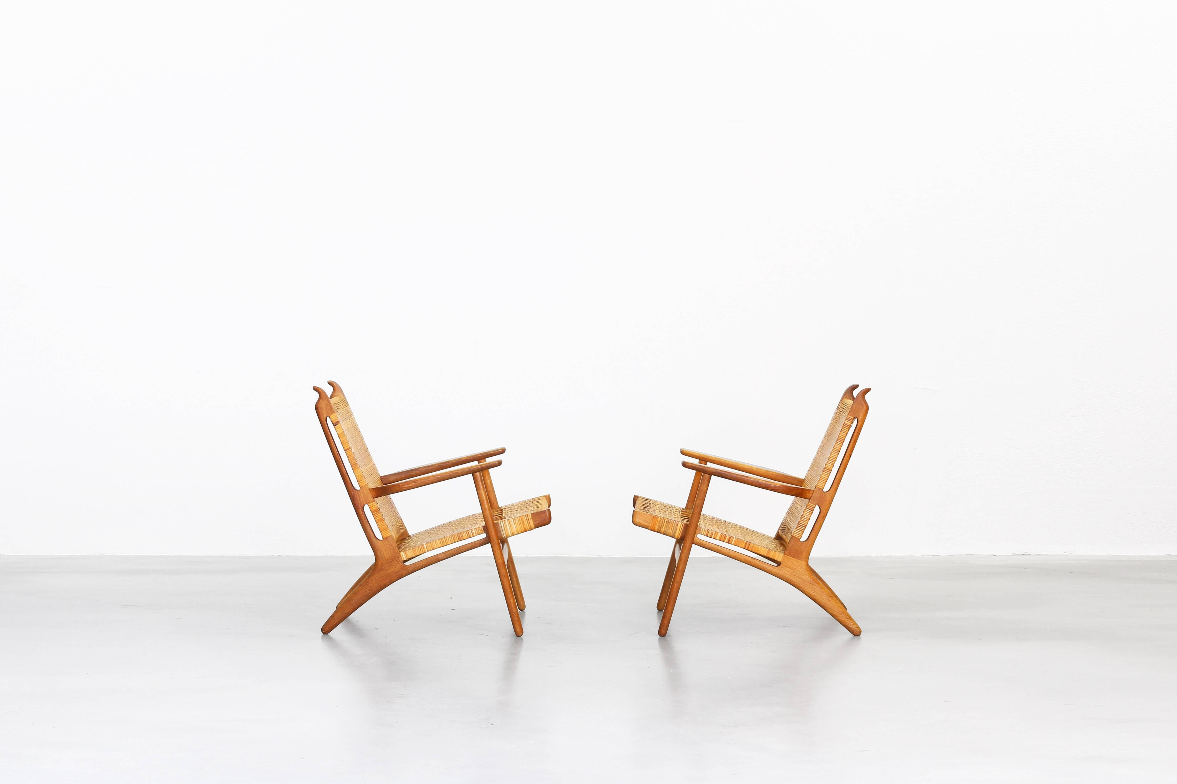 Beautiful Pair of Lounge Chairs by Hans J. Wegner for Carl Hansen CH 27 In Good Condition In Berlin, DE