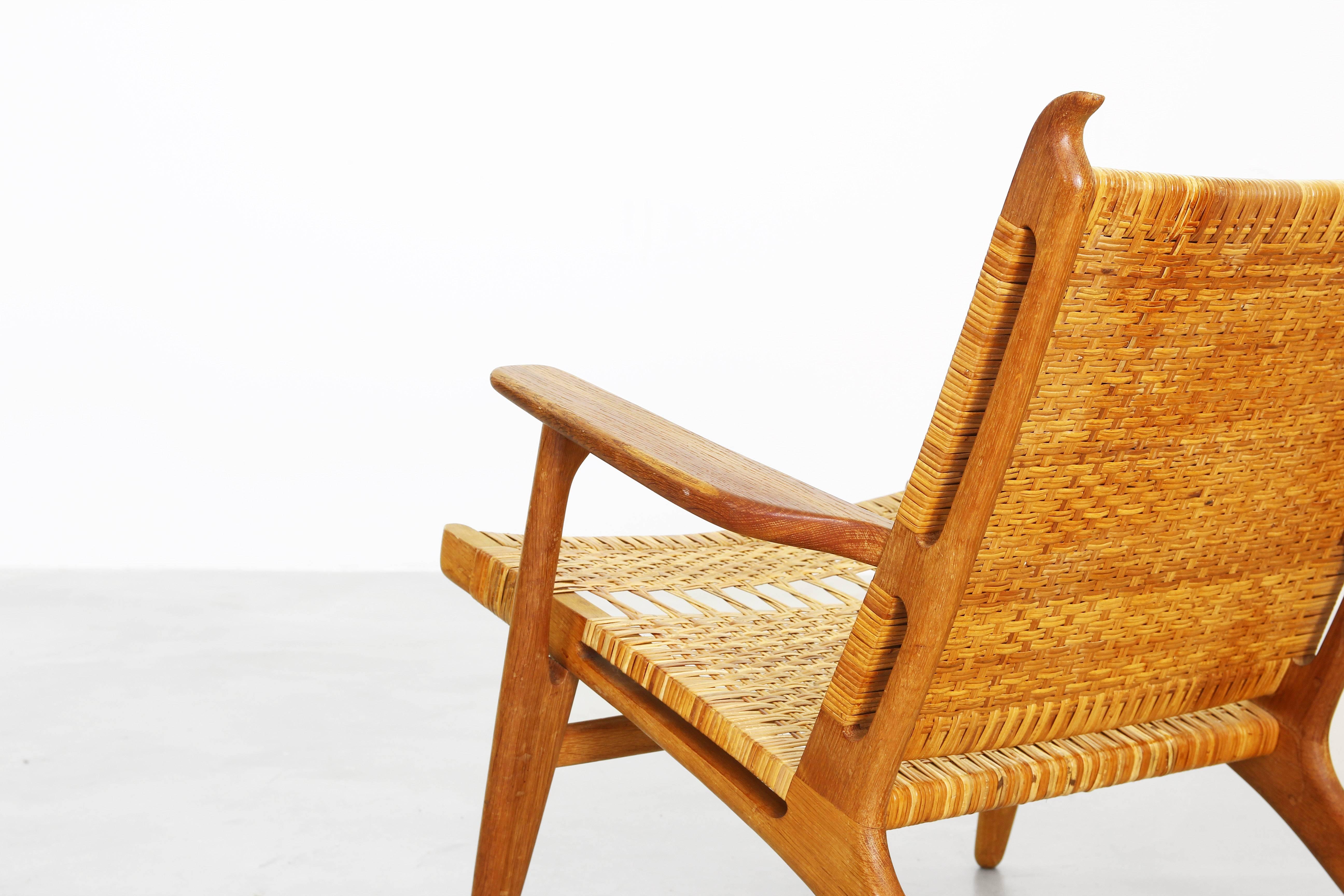 Beautiful Pair of Lounge Chairs by Hans J. Wegner for Carl Hansen CH 27 1