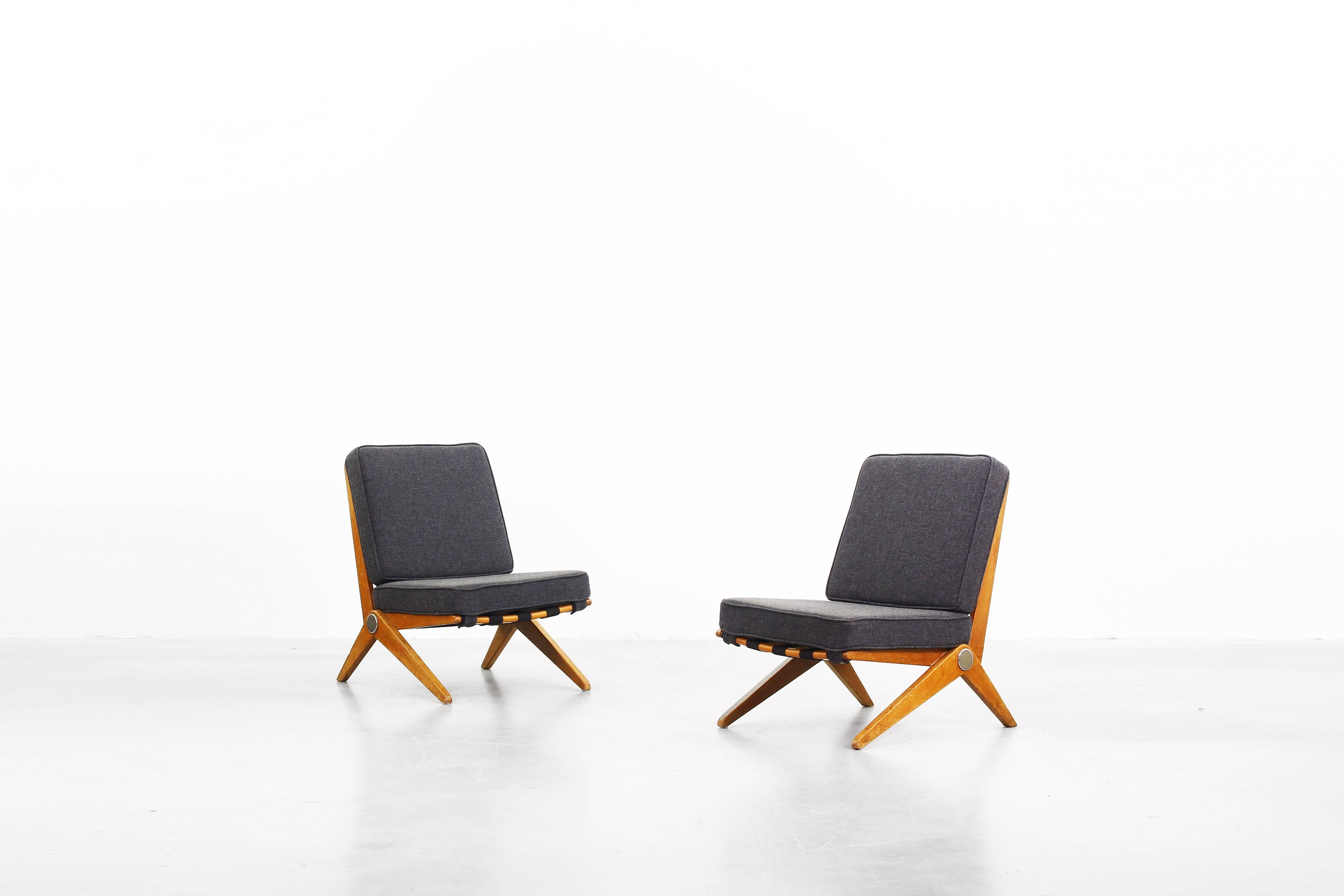Beautiful pair of Scissor chairs designed by Pierre Jeanneret for Knoll International, manufactured in the 1960s, USA.
The chairs are in a good used condition with a beautiful patina on the wooden frame. The cushions were newly reupholstered.