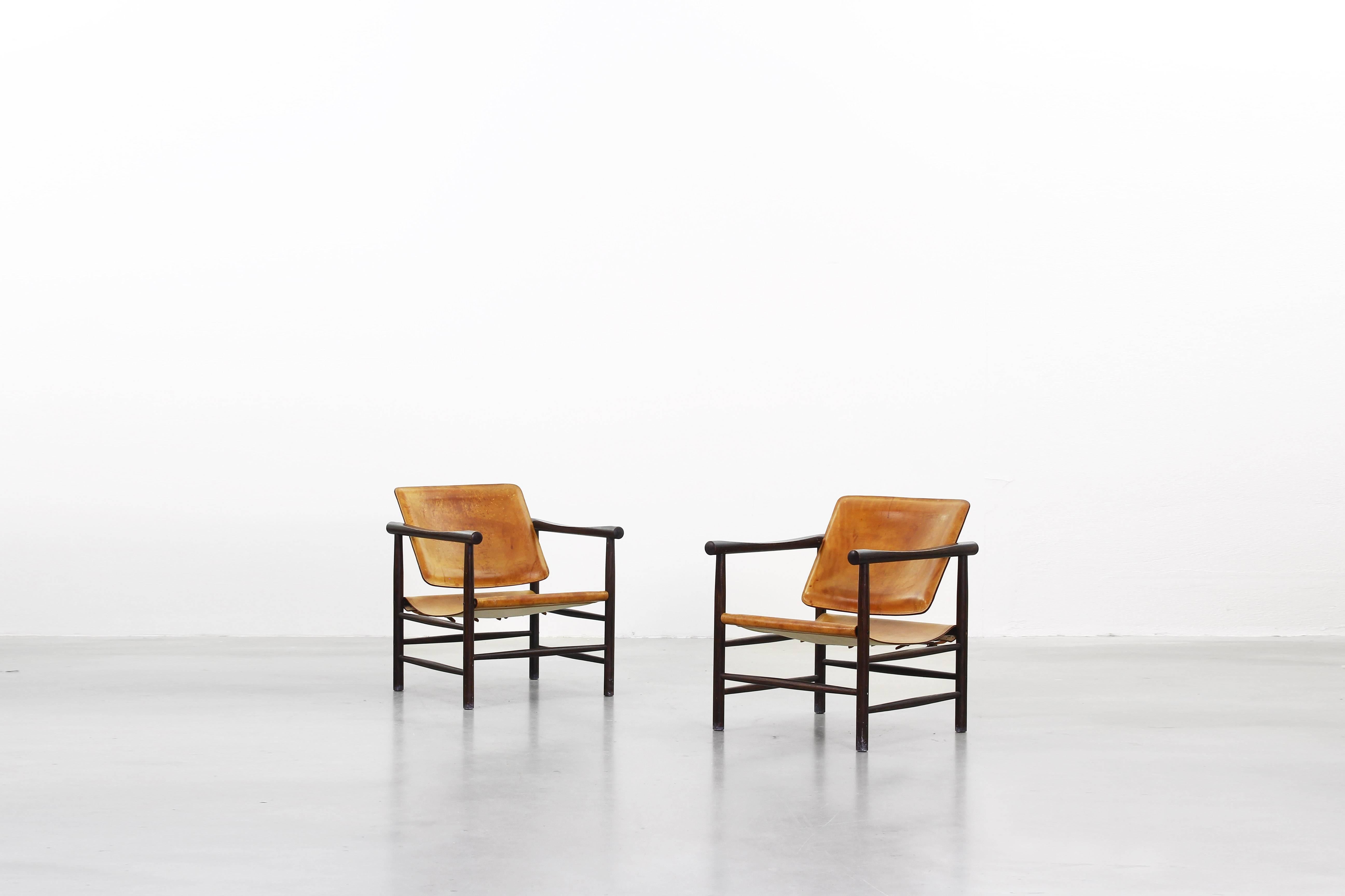 Beautiful pair of Safari chairs designed by Kai Lyngfeldt Larsen for Søborg Møbelfabrik in 1959, Denmark.
Both lounge chairs comes with a patinated leather and a stained oak frame in a beautiful condition.
 