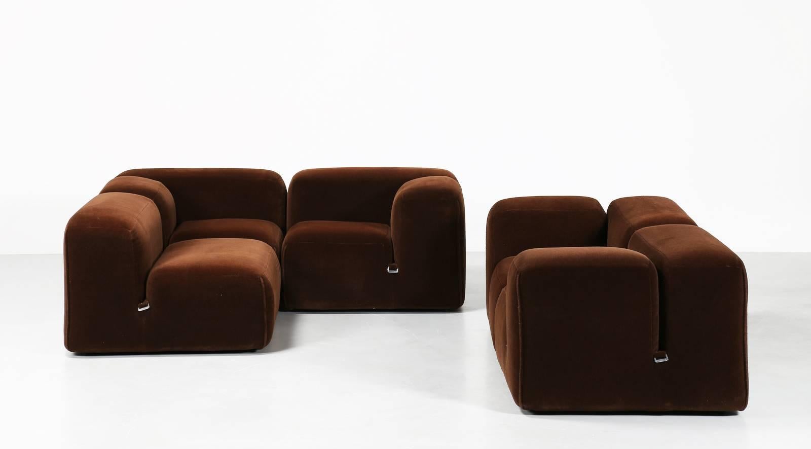 Rare Sofa "Le Mura", designed in 1972 by Mario Bellini for Cassina Spa, Italy.
Sofa range of five dark brown velvet elements.
Each one Measures:
Width 35.43 in. (90 cm), height 23.62 in. (60 cm), depth 35.43 in. (90 cm).
Excellent