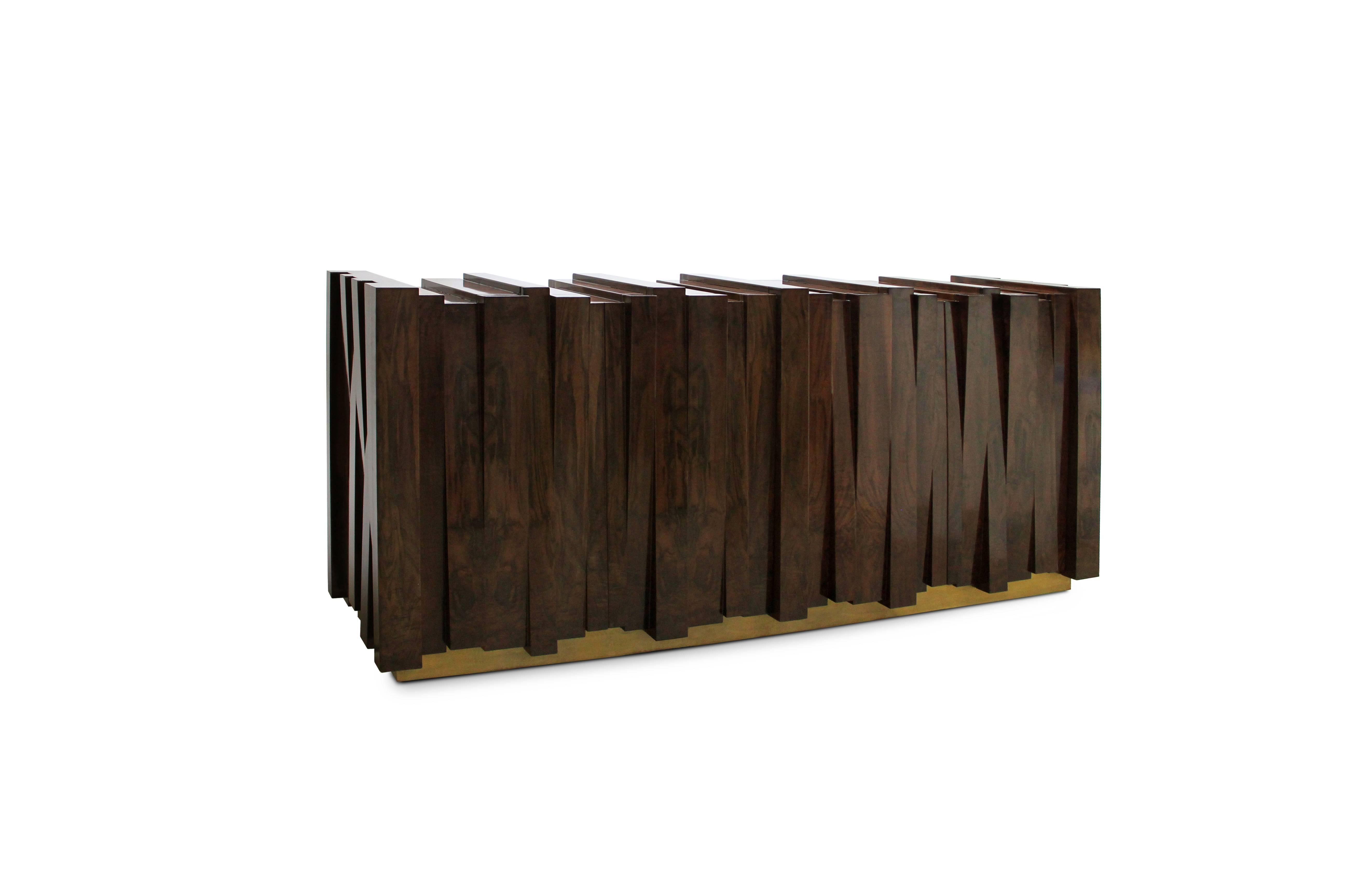 A tribute to Mother Earth’s heartbeat, the Nazca sideboard is inspired by the movement triggered by tectonic plates that permeate onto us in an exquisite rhythm. Located in the west coast of South America, near Peru, Nazca is a tectonic plate whose