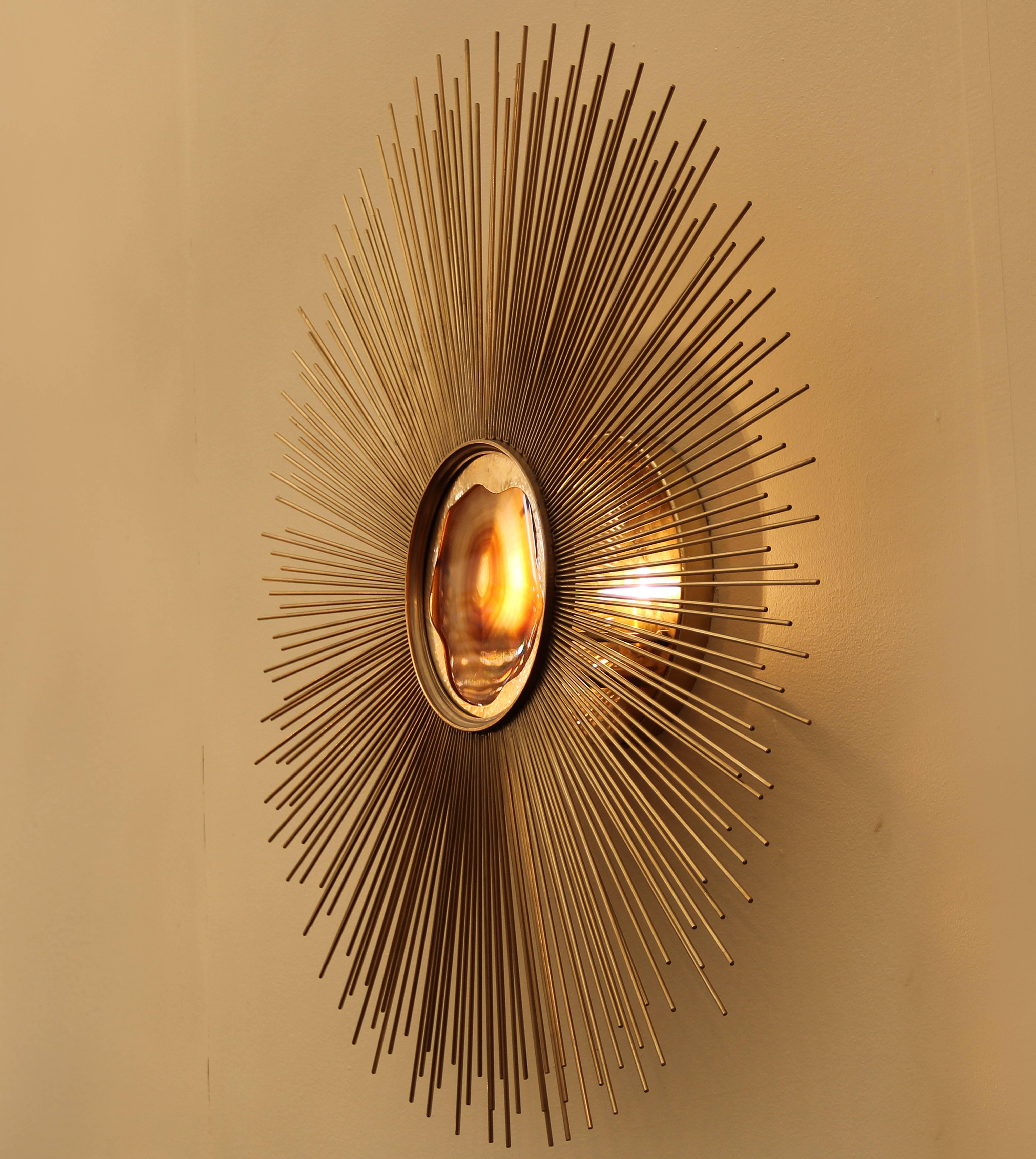 Tantalising tones and exquisite patterns in the agate stones are cast onto gold rays of metal giving this sconce show stopping qualities.

Our hand selected agate stones come in a choice of colors that will show off the structure of the sconce. The