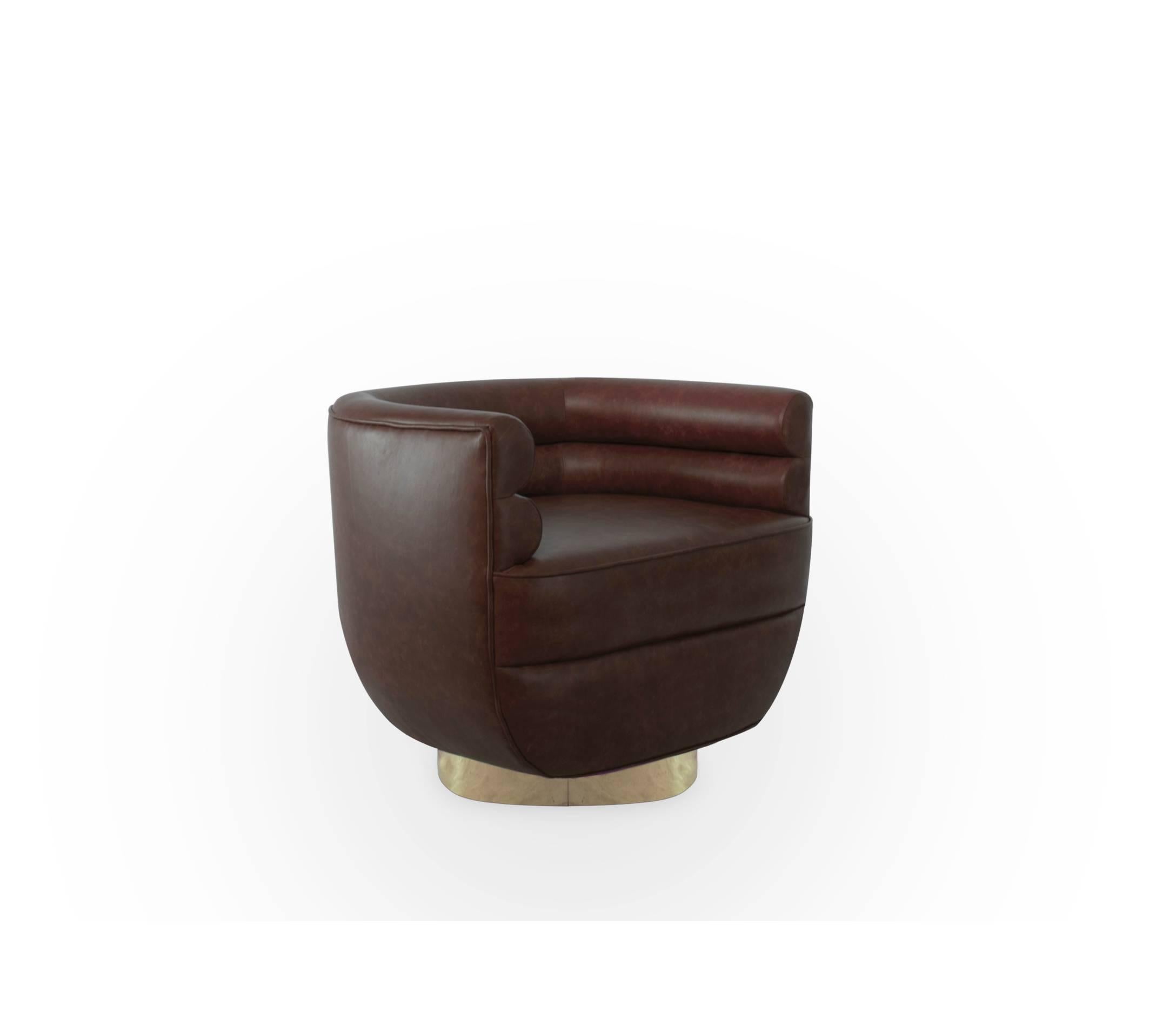 European Mid-Century Modern Leather and Brass Loren Club Armchair In Excellent Condition For Sale In Sydney, NSW