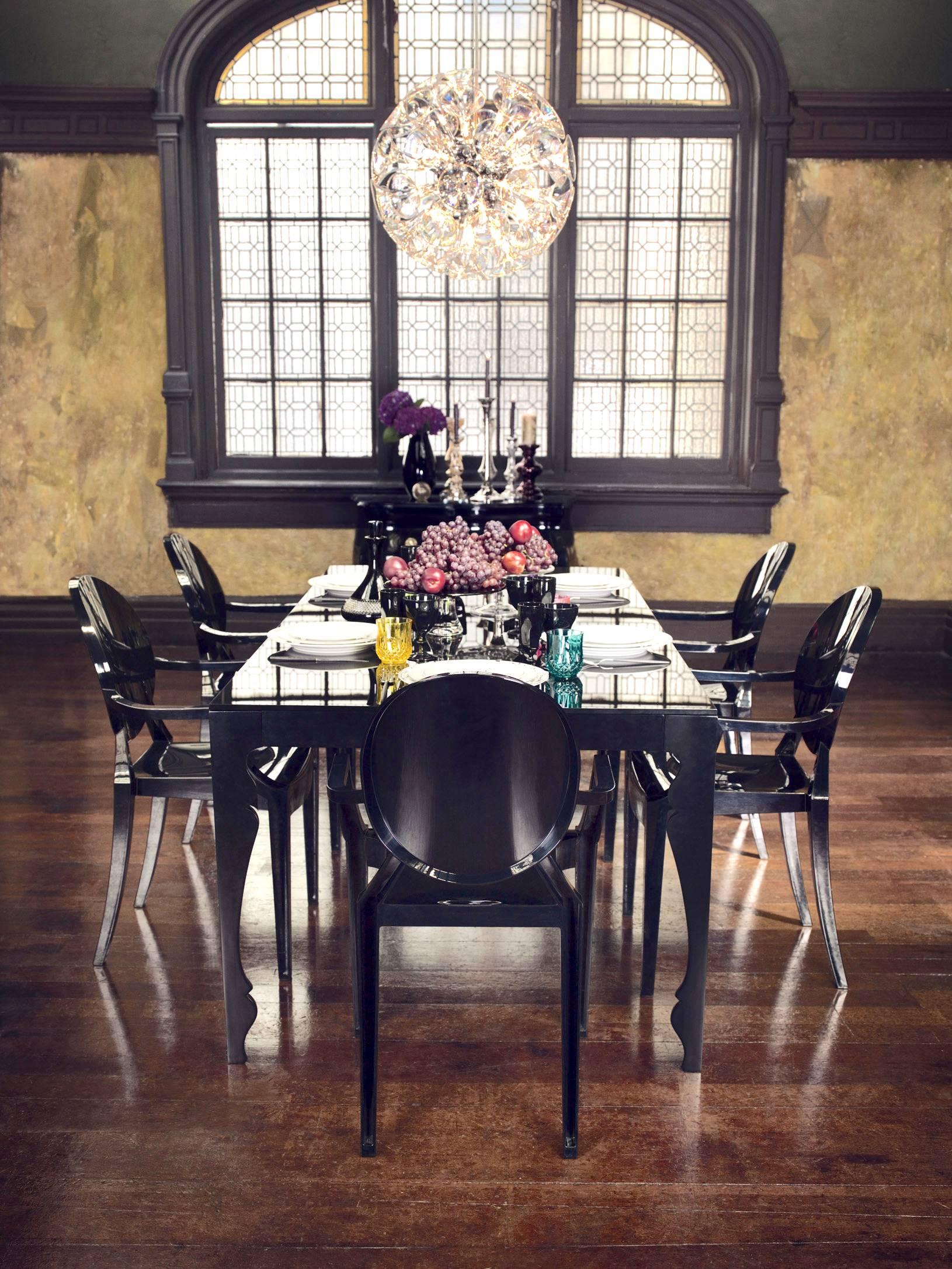 British Modern European Louis Lacquered, Glass White or Black Eight-Seat Dining Table