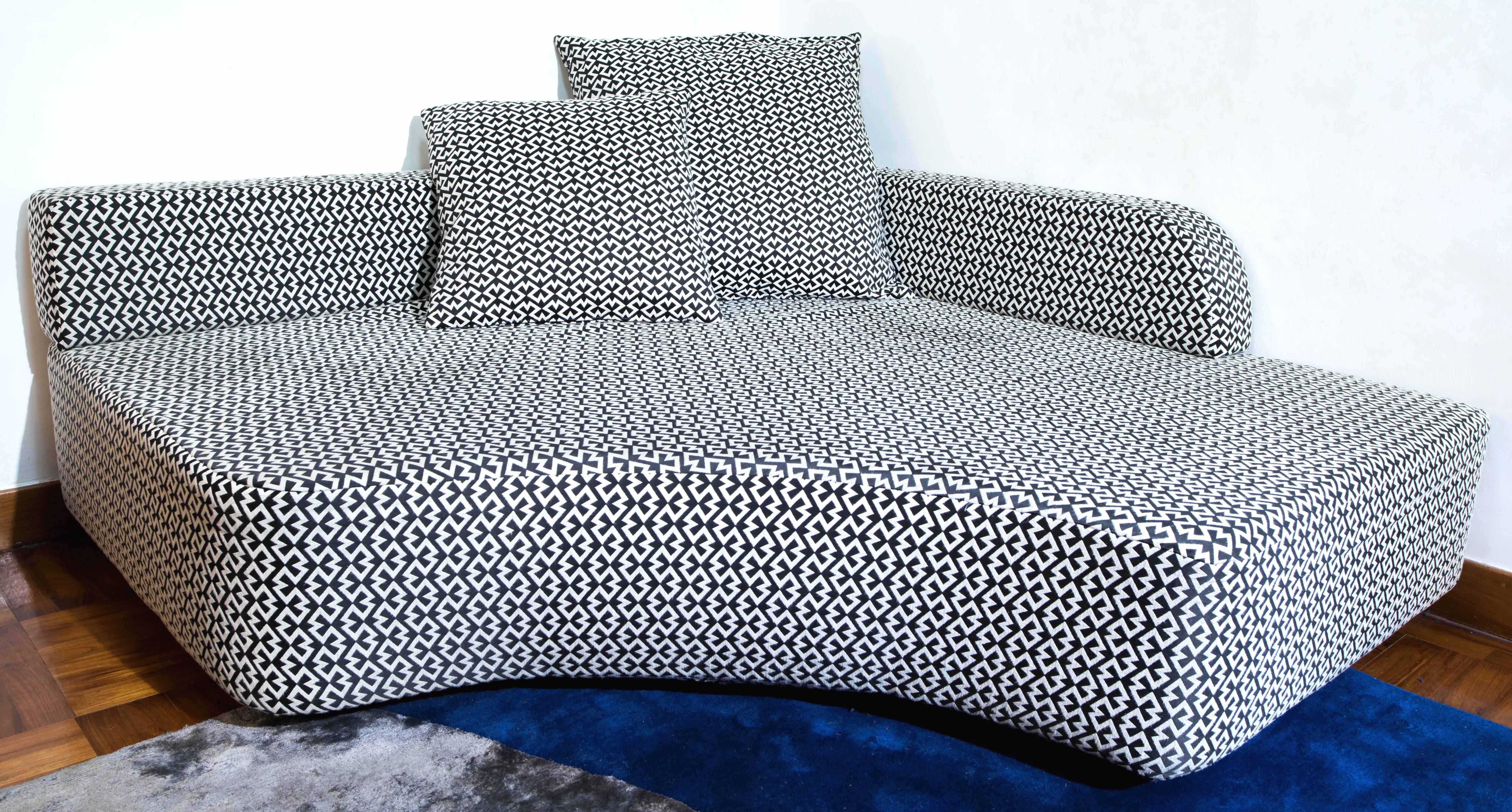 Italian Modern Black and White Pattern Removable Cover Corner Lounge In Excellent Condition In Sydney, NSW