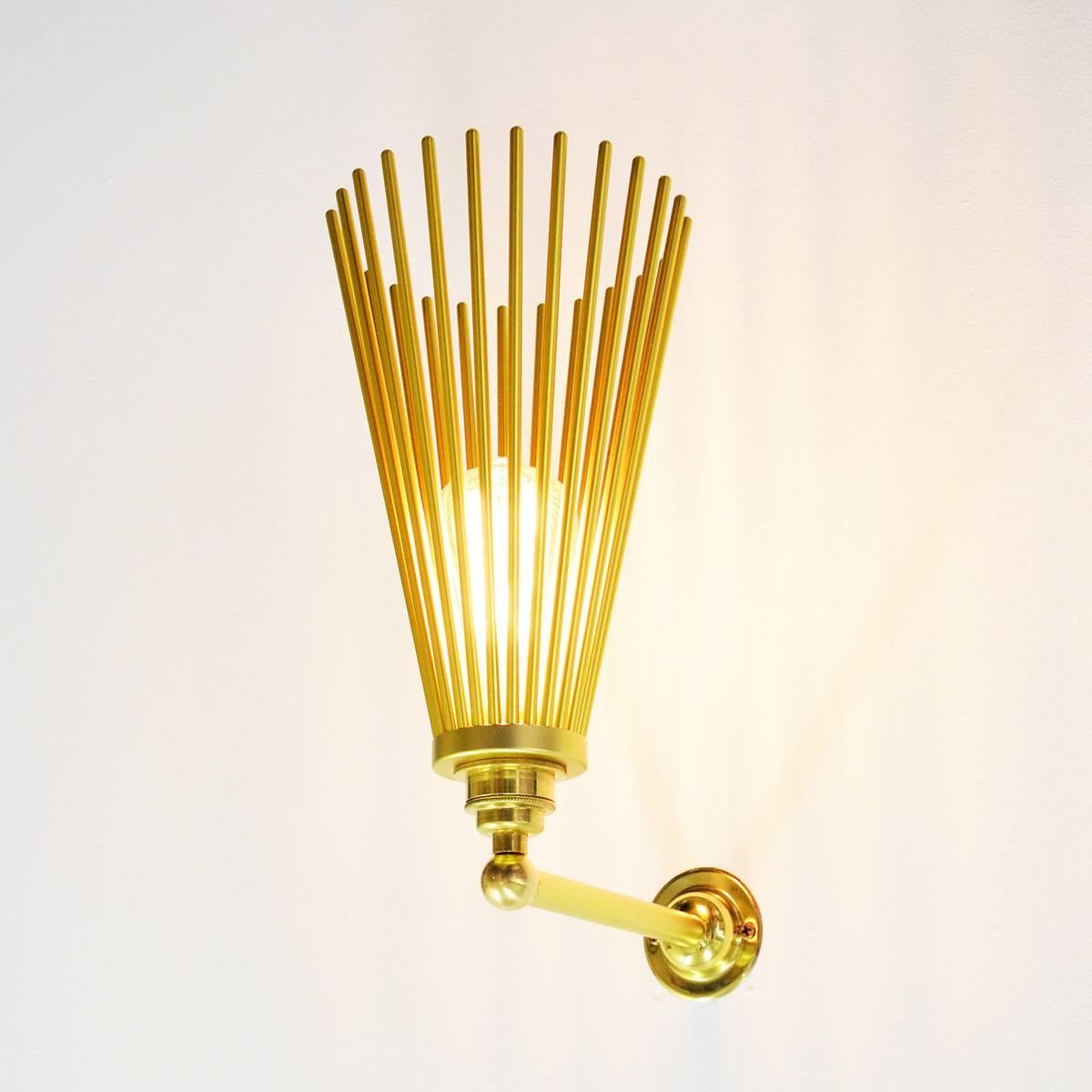 This elegant wall light combines 22 screw-in arms and a quirky squirrel-cage filament bulb to create a soft, warm glow of light. 

This wall light is available in anodised aluminium and is delivered packaged in a black tube.

Dimensions: H 320,