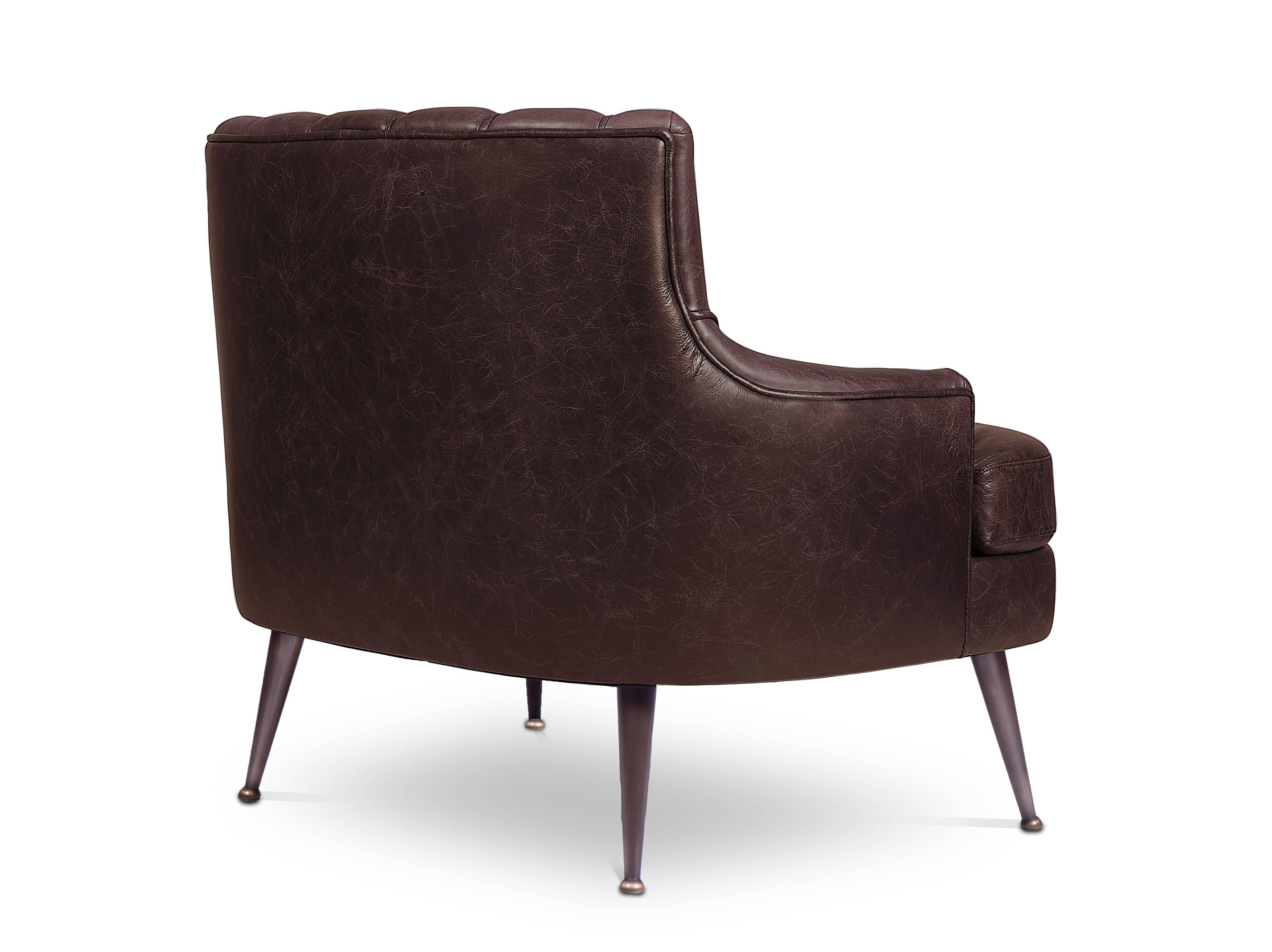 Modern European Brown Ruched Faux Leather and Aged Brass Armchair In Excellent Condition For Sale In Sydney, NSW