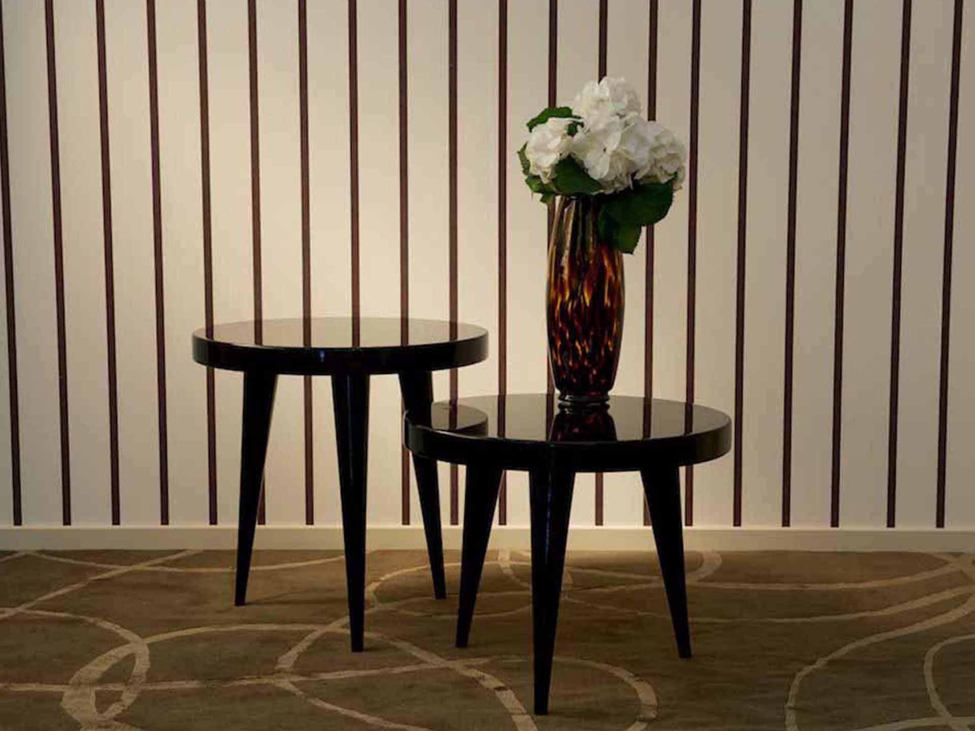 Set of Two Italian Elle Gueridon Round Lacquered Side Tables by Dom Edizioni For Sale 1
