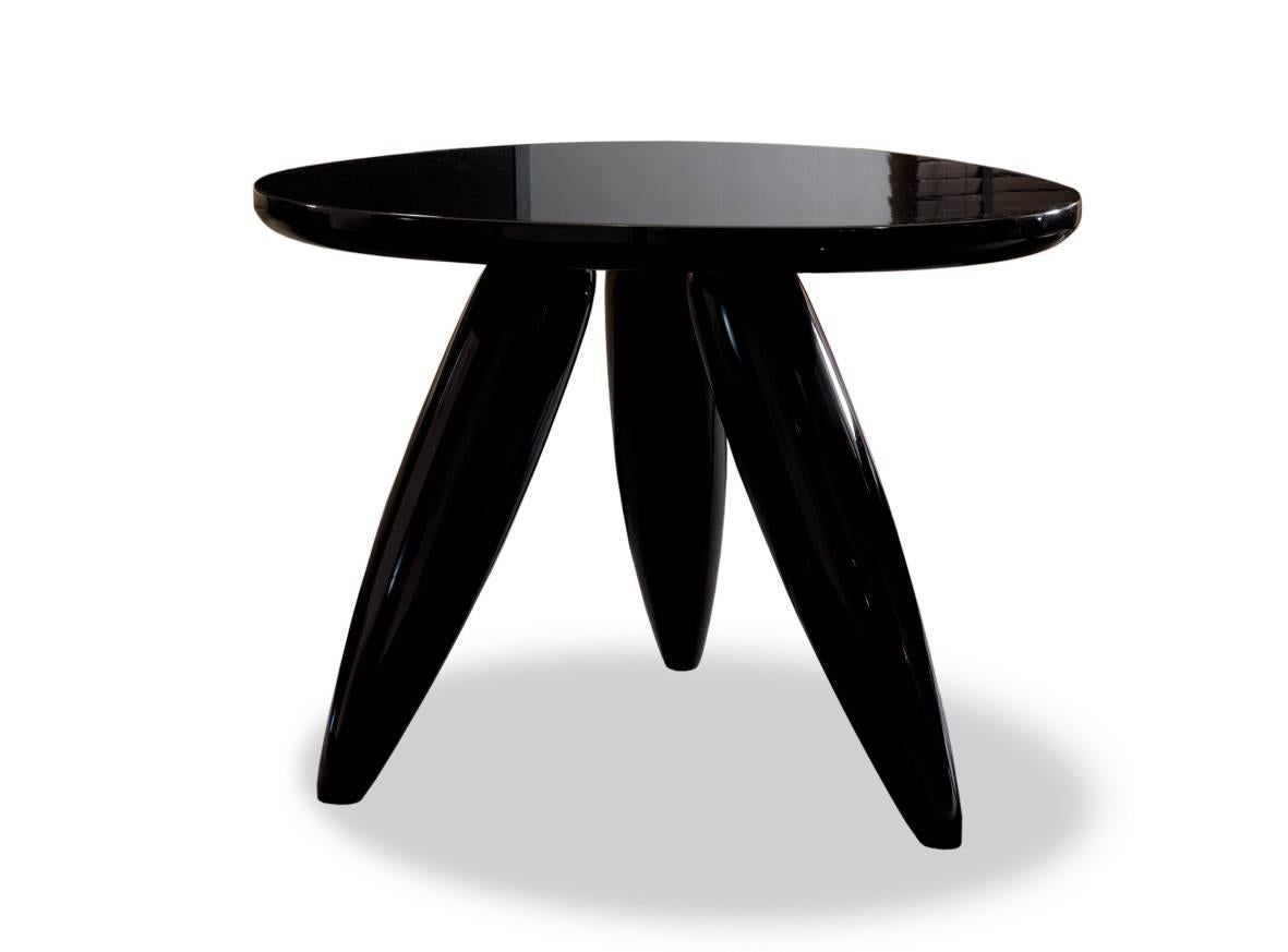 Unique looking triangular or round small table, with blunted corners and under top with three legs. For use as side table, end table or small dining table.

Option of lacquered in matte or gloss, in white, ivory, black or coffee color.
Top 5cm