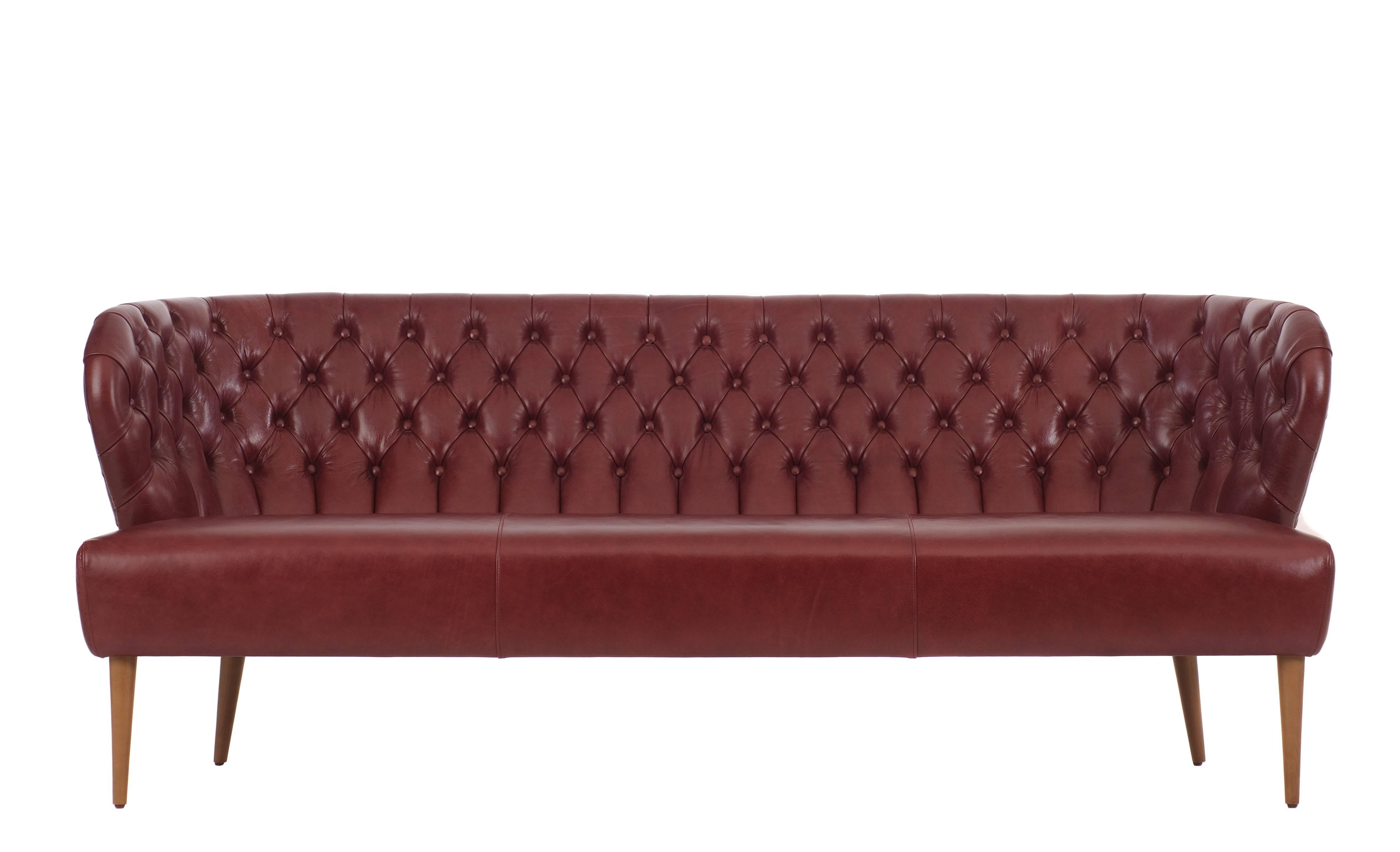 Modern Italian three seater Chesterfield Style Leather Button-Back Sofa In Excellent Condition For Sale In Sydney, NSW