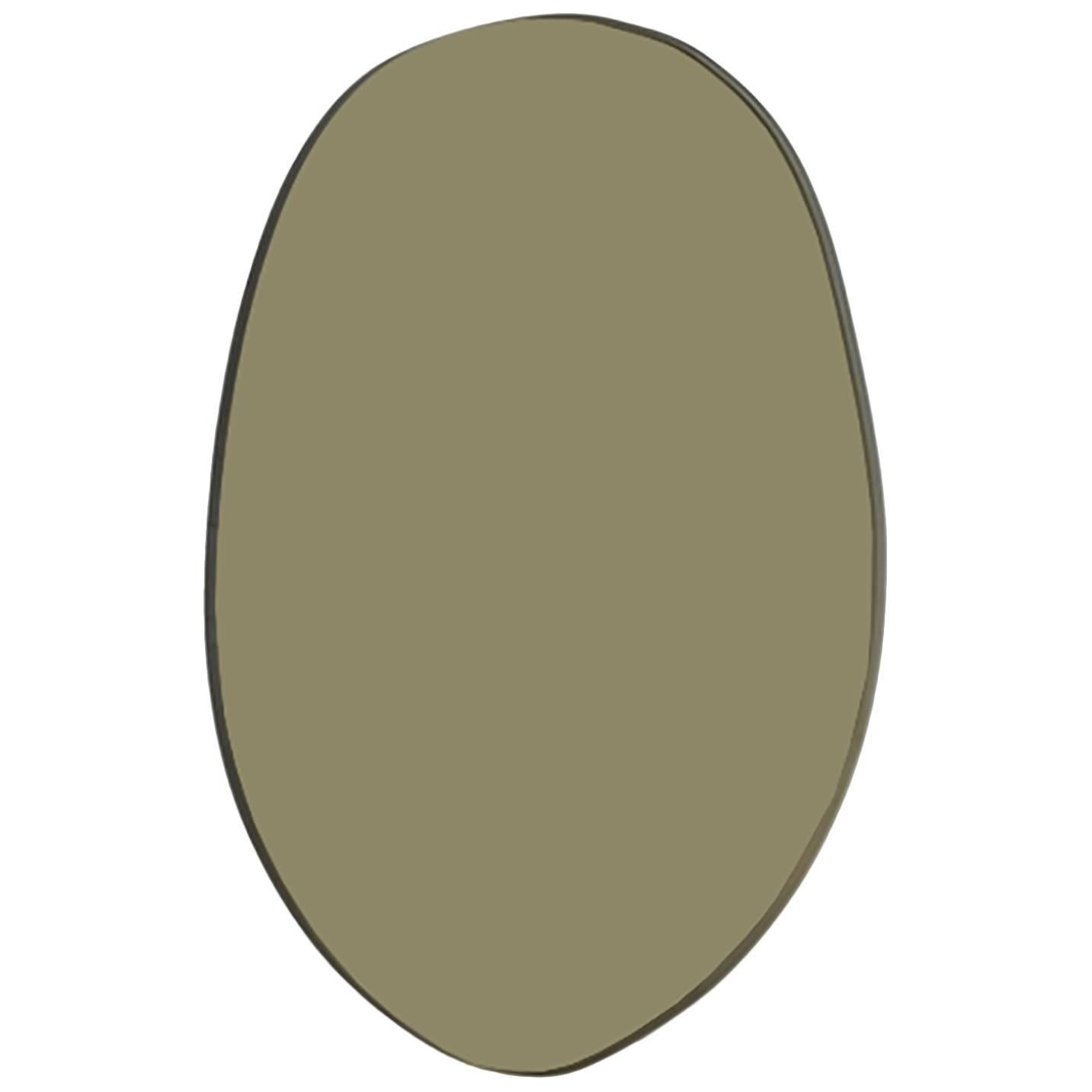 Miroir mural contemporain en verre dégagé rond 1100, bronze, de Sabine Marcelis