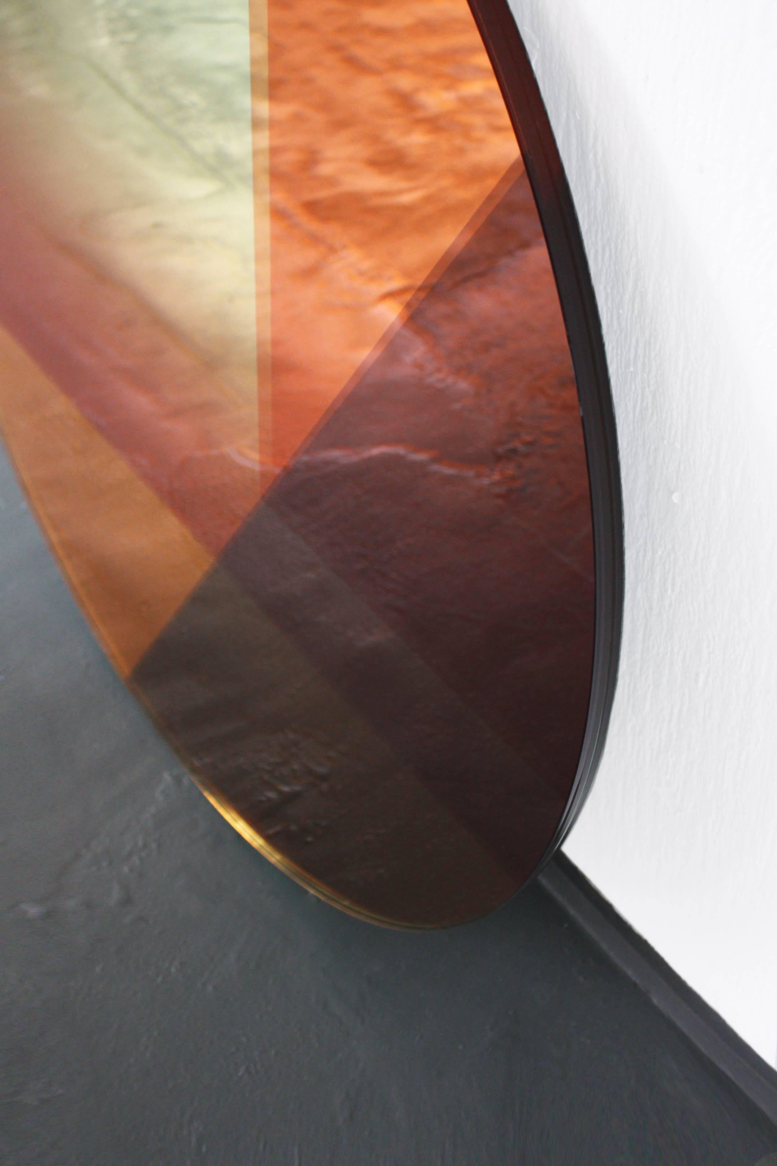 Moderno Specchio contemporaneo rotondo 77 cm, Serie Seeing Glass di Sabine Marcelis, Oro in vendita