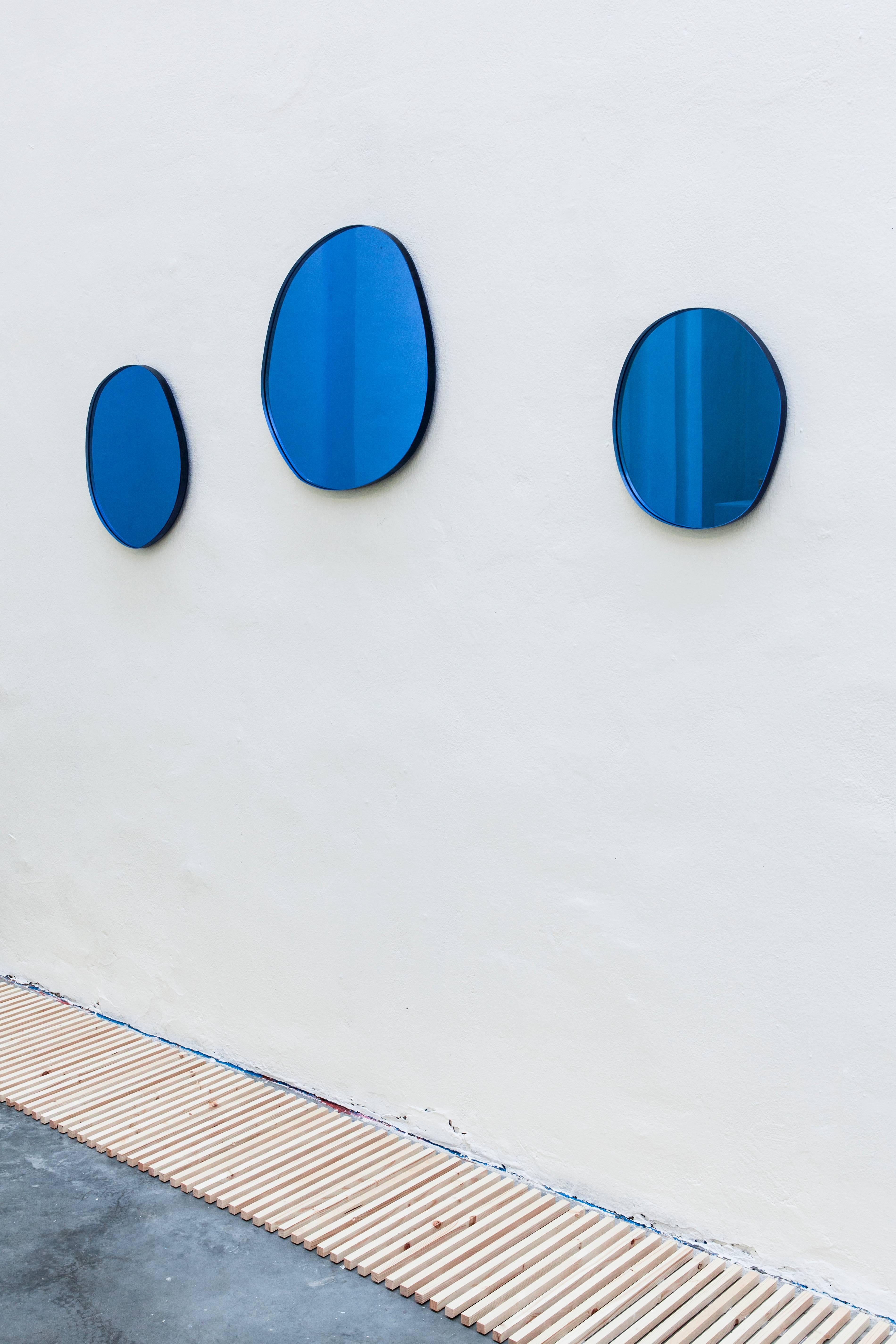 Néerlandais See One Contemporary Miroir mural rond bleu fin 400 par Sabine Marcelis en vente