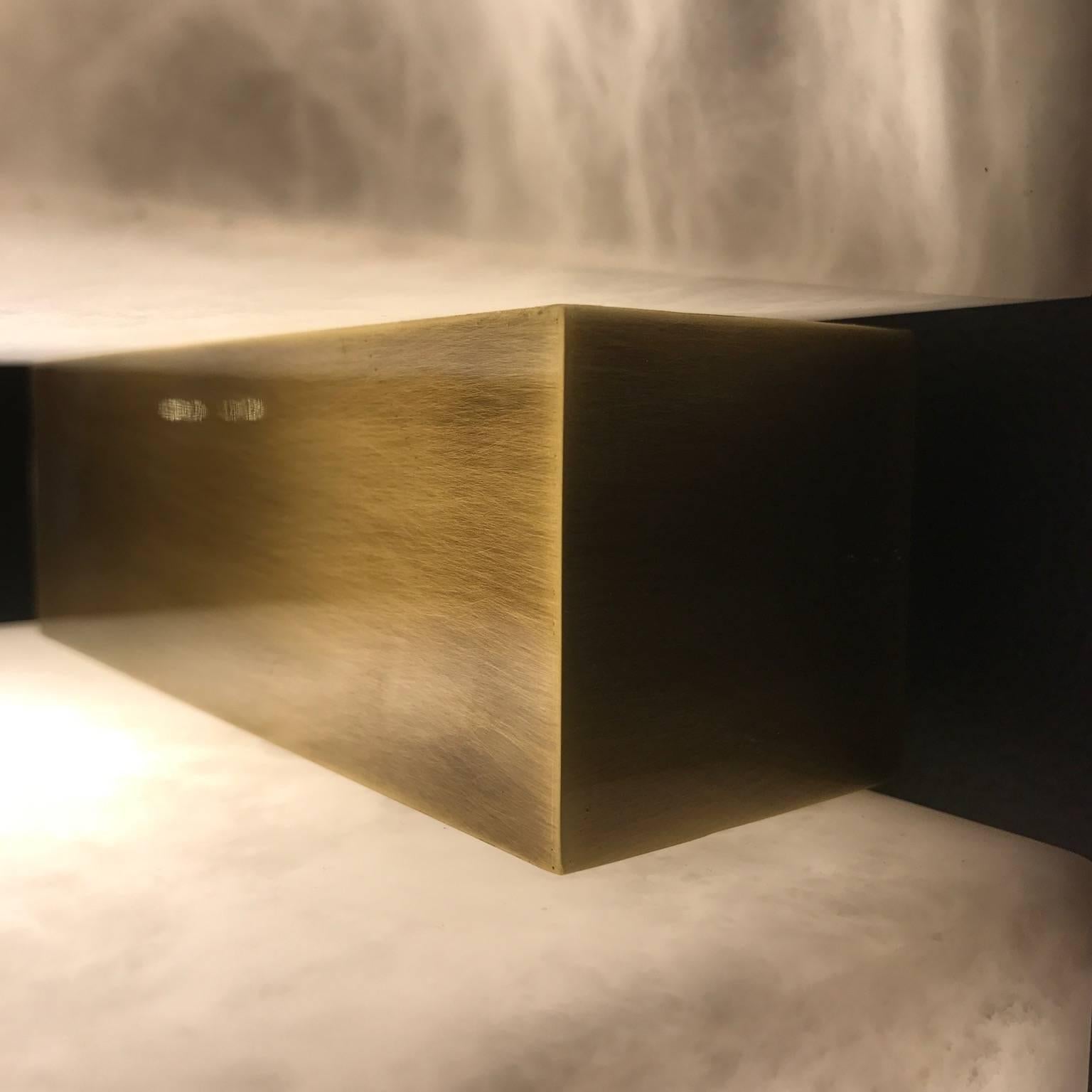 Scatola Wall Sconce- Alabaster Cubes and Brushed Patinated Brass In Excellent Condition For Sale In London, GB