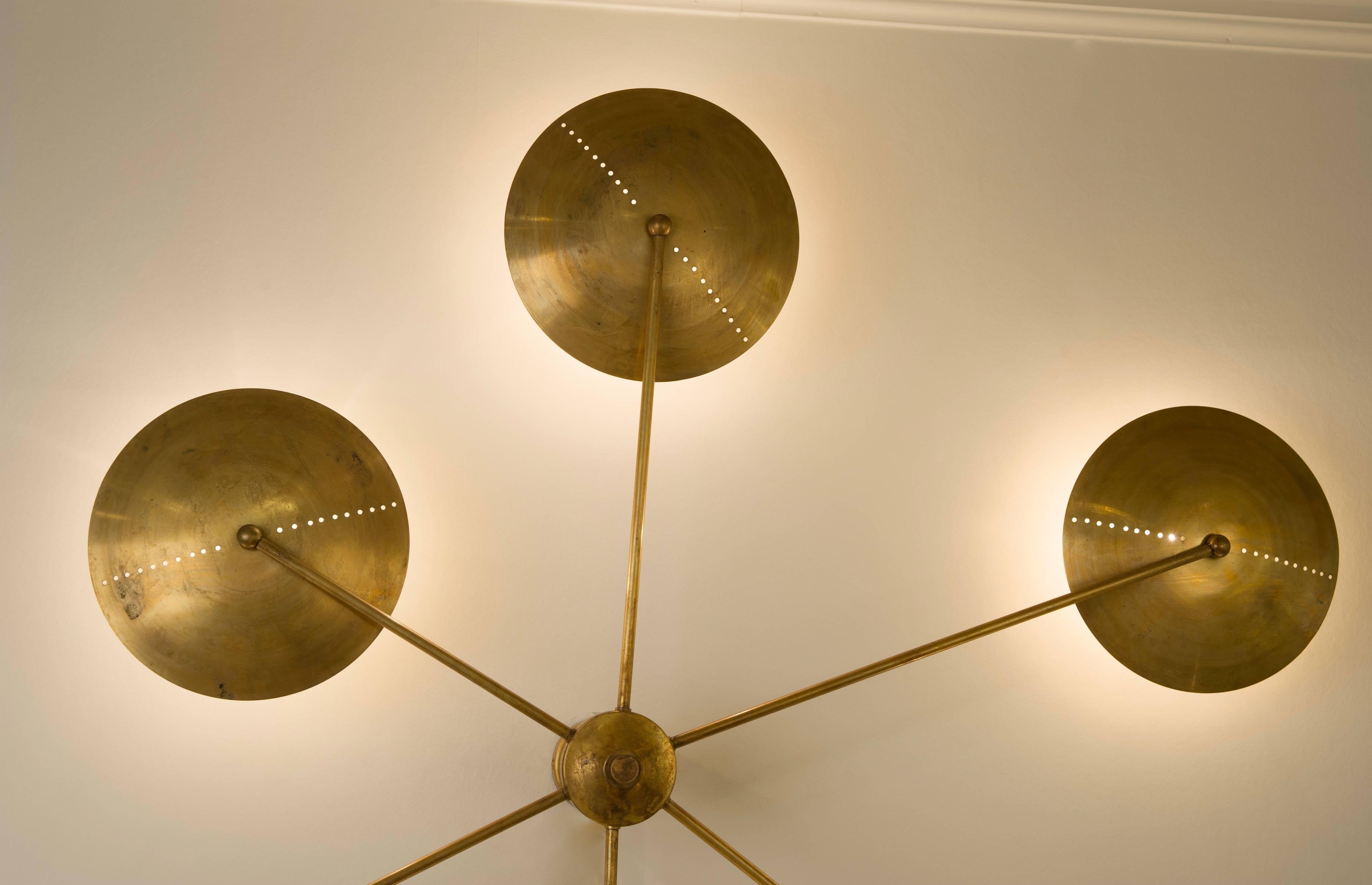 Mid-Century Modern Italian 'Spider' Wall Sconce in Natural Brass In Excellent Condition In London, GB