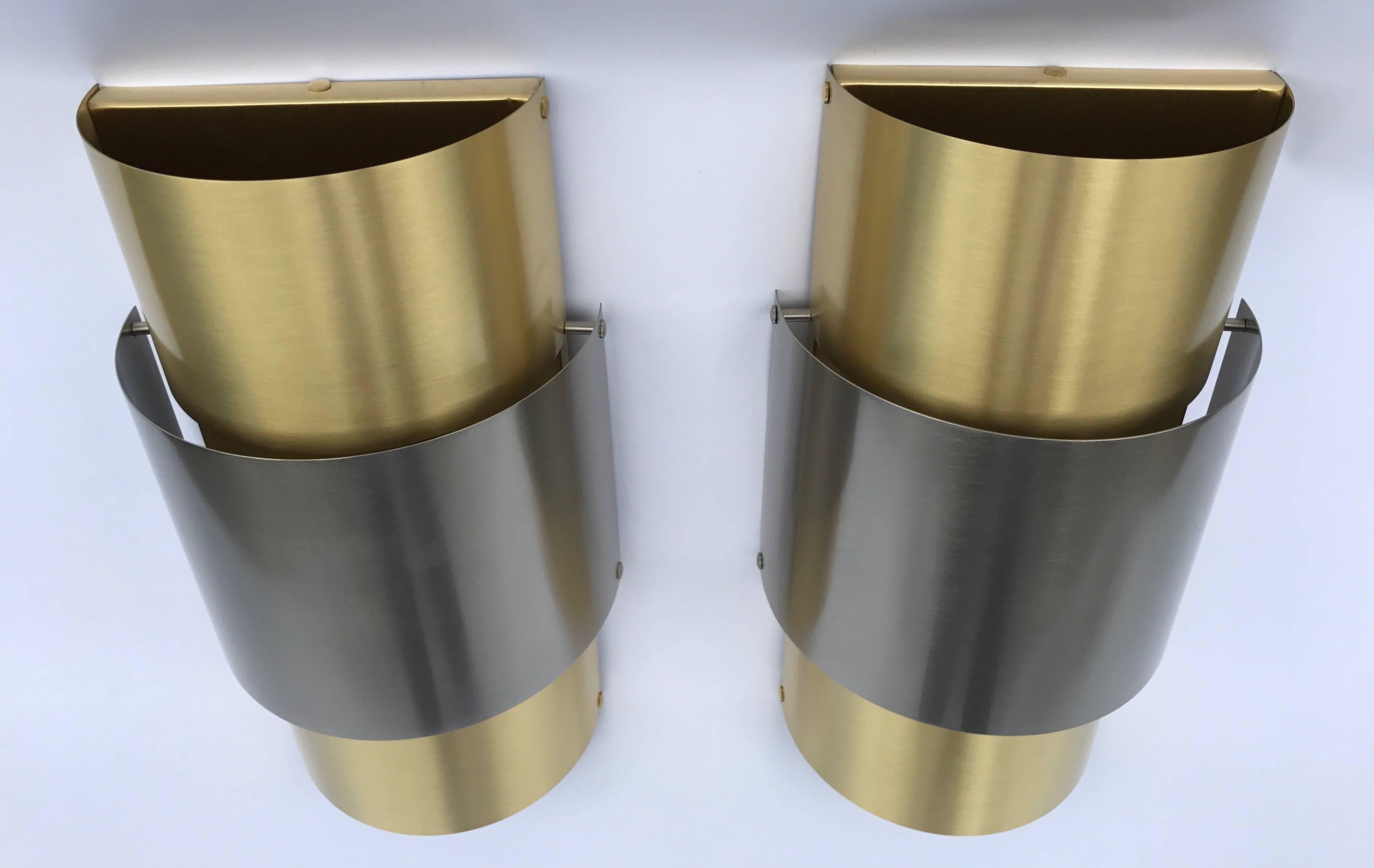Pair of 'Barrel' Brushed Nickel and Brass Italian Wall Lights In Excellent Condition In London, GB