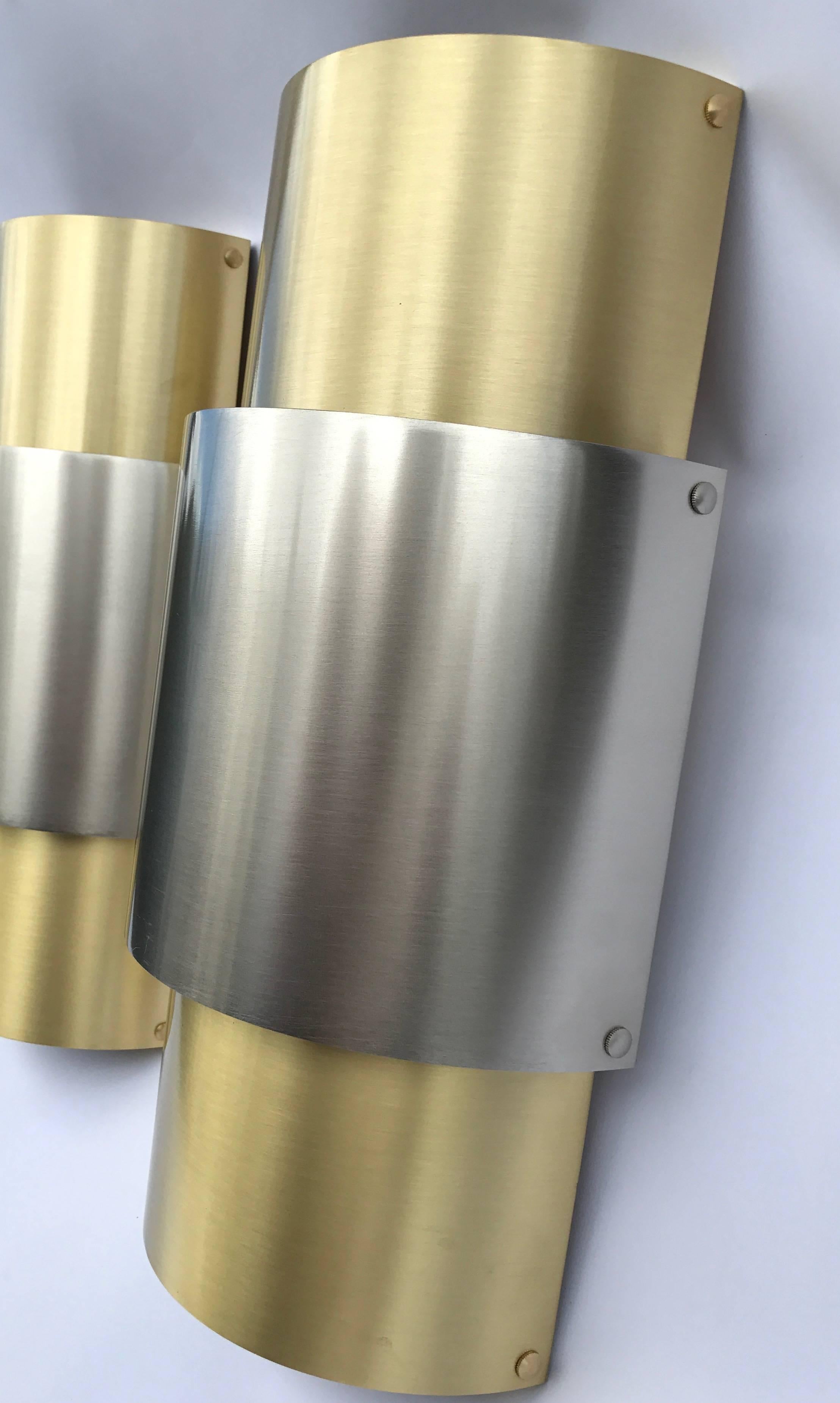 Contemporary Pair of 'Barrel' Brushed Nickel and Brass Italian Wall Lights