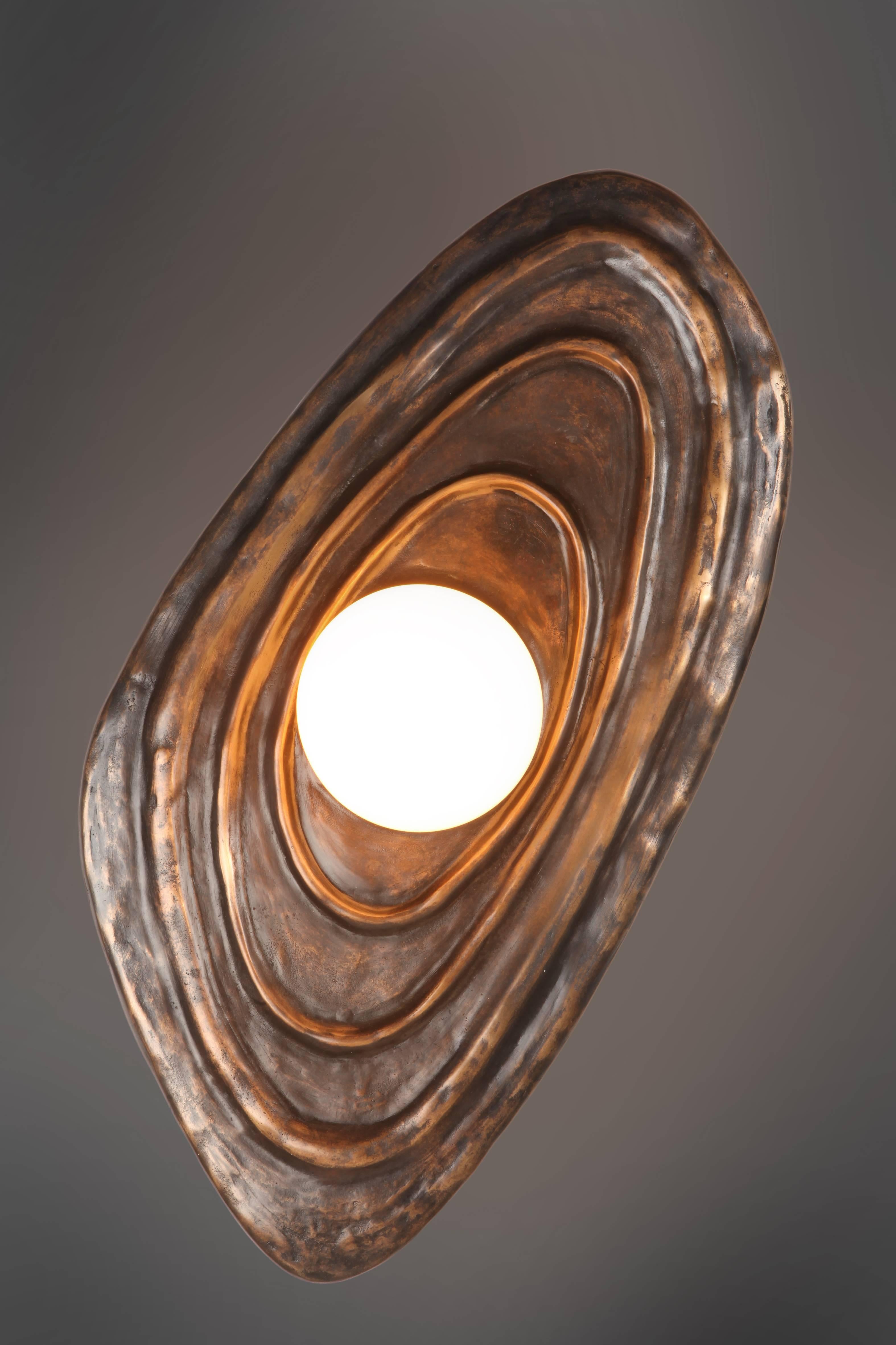 Designed and created by Charles Burnand Studio, the organic shape of the perla wall sconce was inspired by the lines of Japanese gardens with the subtle undulations of the interior of a shell.

Cast in bronze the perla wall sconce can be patinated