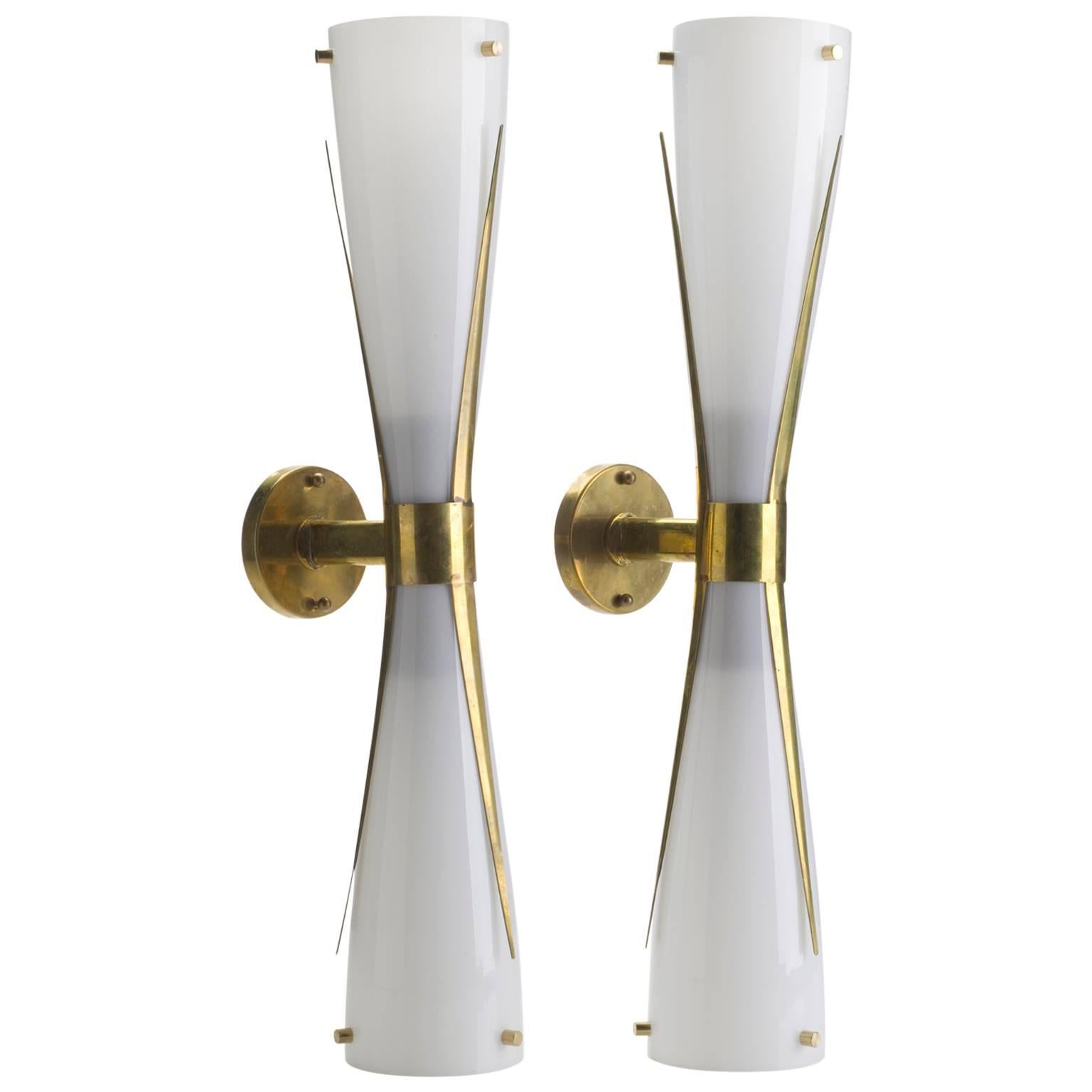 Pair of Italian Mid-Century Style Murano Glass and Brass Hour-glass Wall Lights For Sale