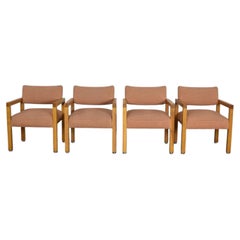 Poltrone moderne con struttura quadrata in rovere e tessuto originale con finitura ruvida color cipria, set da 4