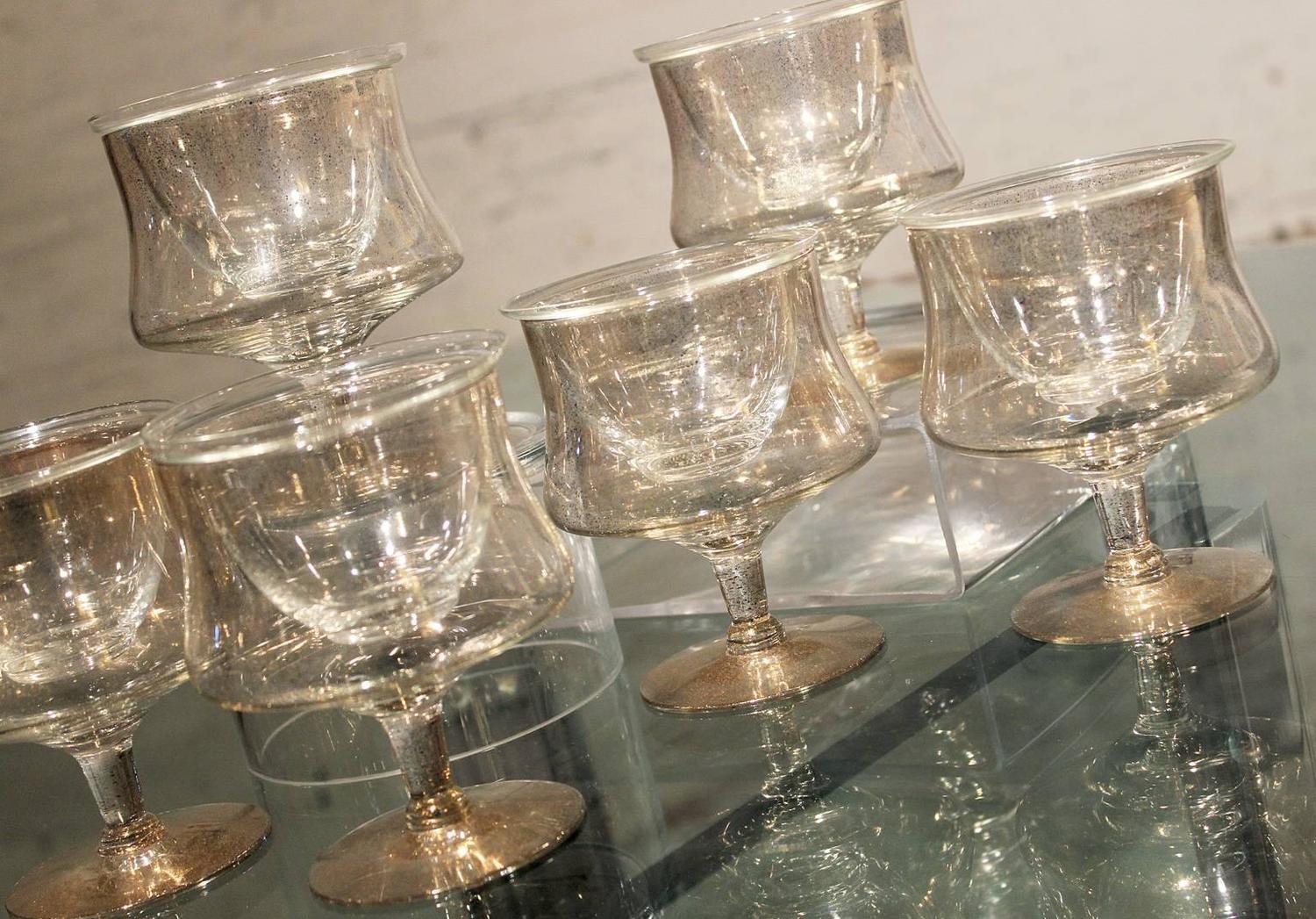 Dorothy C. Thorpe Gold Fleck Shrimp Cocktail Glasses For Sale at 1stdibs